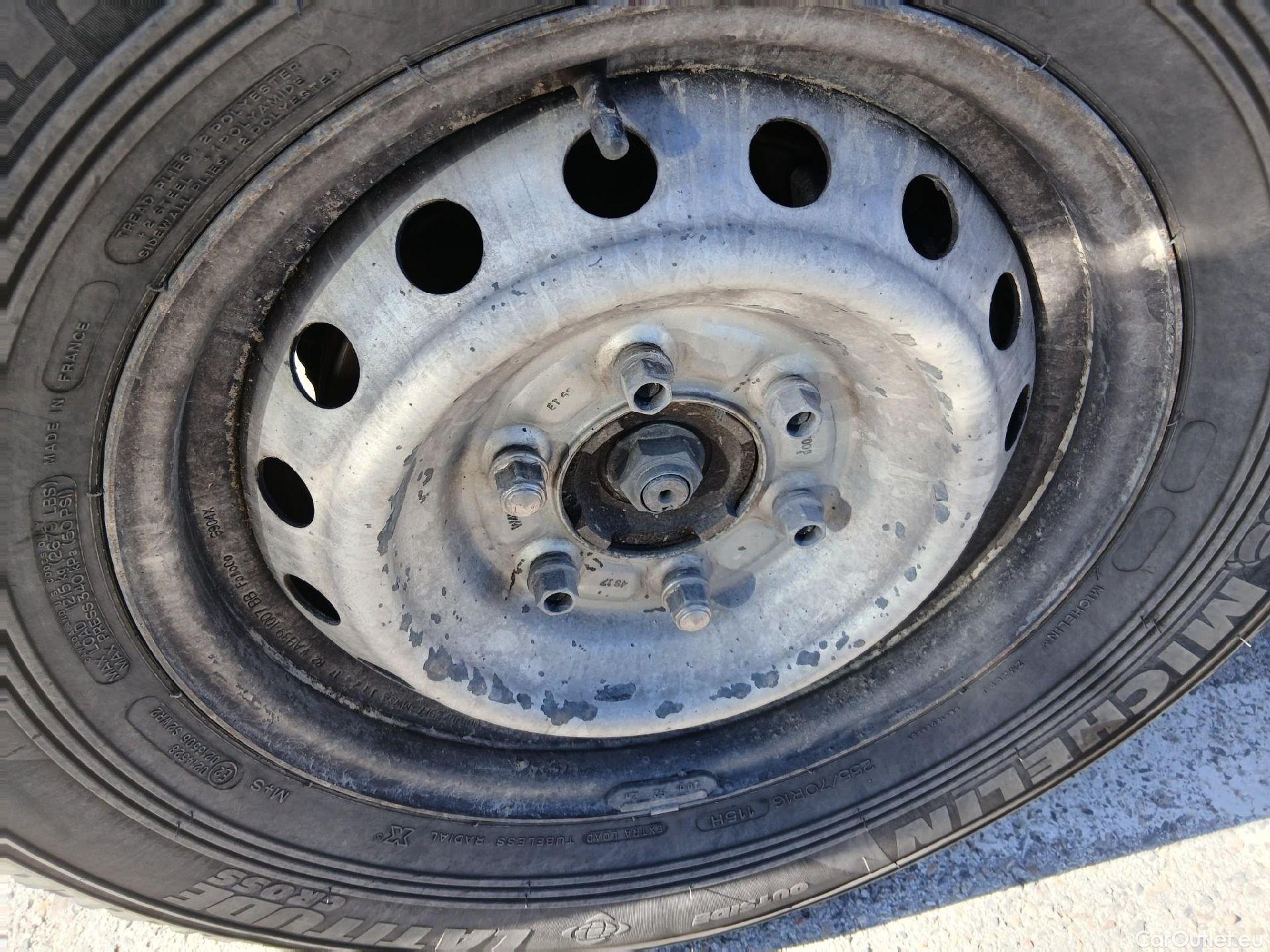  Ford  Ranger FORD  VU 4p 6G pickup 2.2 TDCi 118kW 4x4 Doble Cab. XL S/S #16