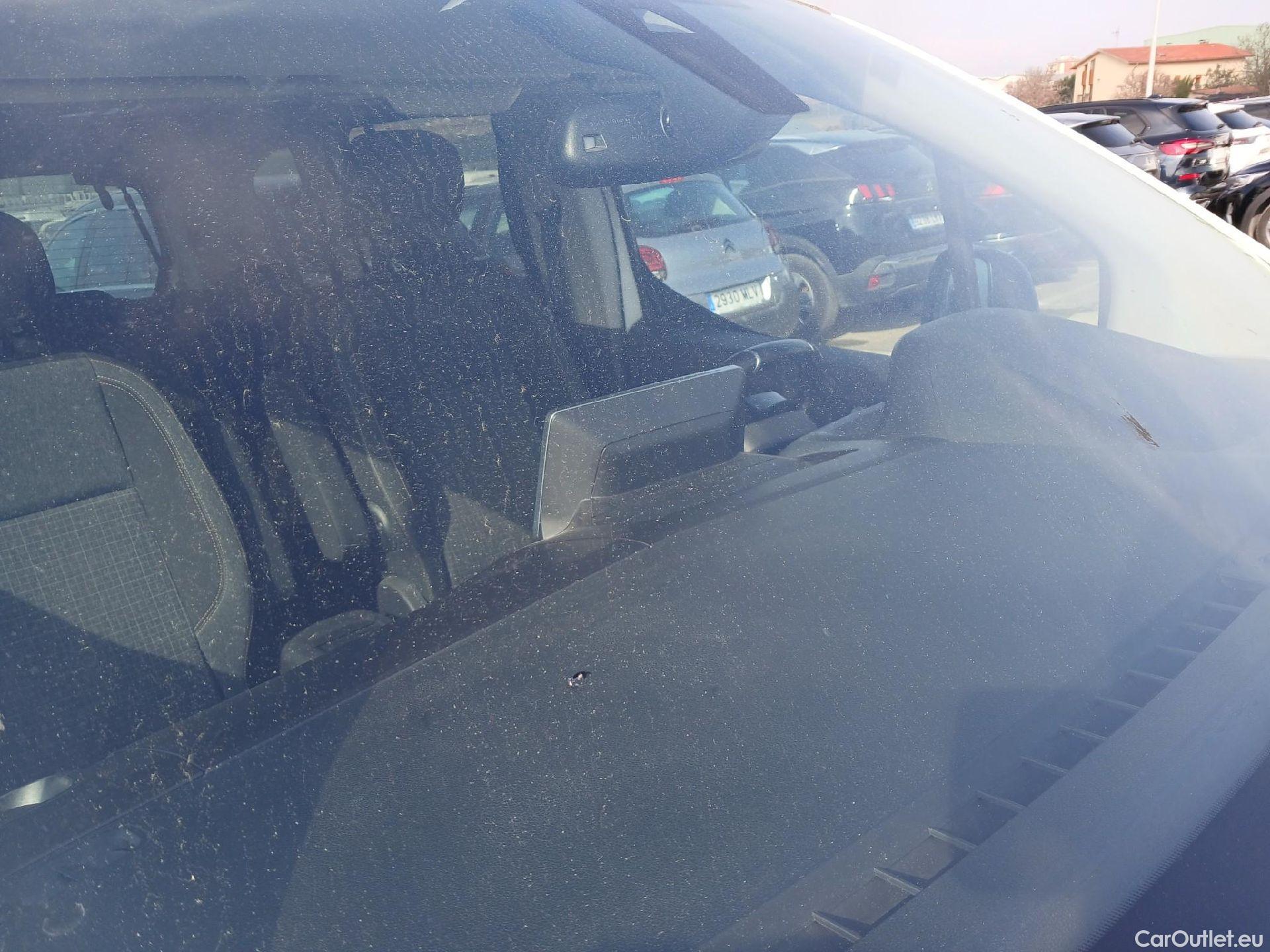  Peugeot  RIFTER PEUGEOT  / 2018 / 5P / monovolumen compacto GT Line Standard BlueHDi 96kW #31