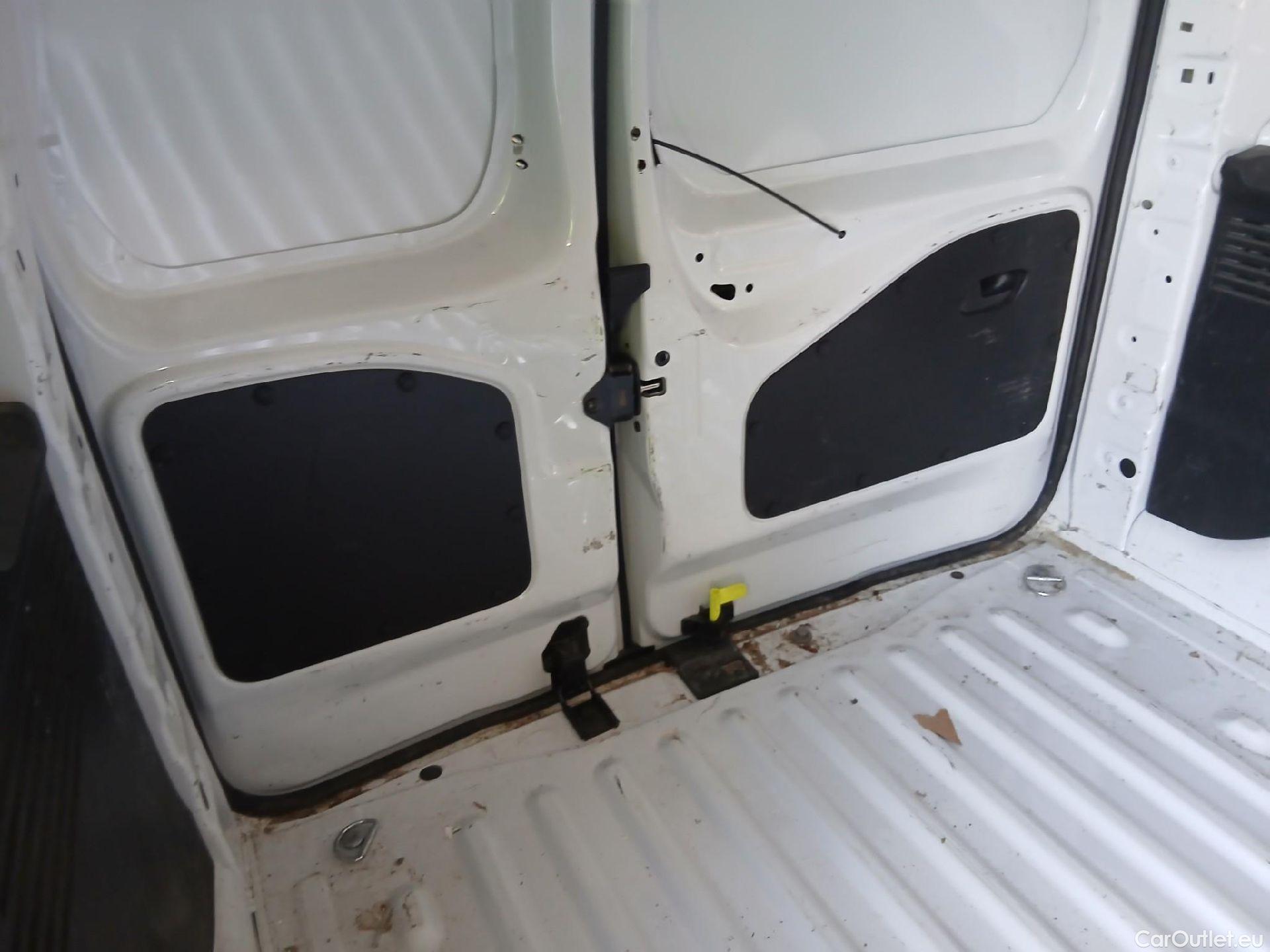  Opel  Combo OPEL  / 2018 / 3P / furgón derivado de turismo 1.5 TD 75kW (100CV) Express L H1 650kg #44