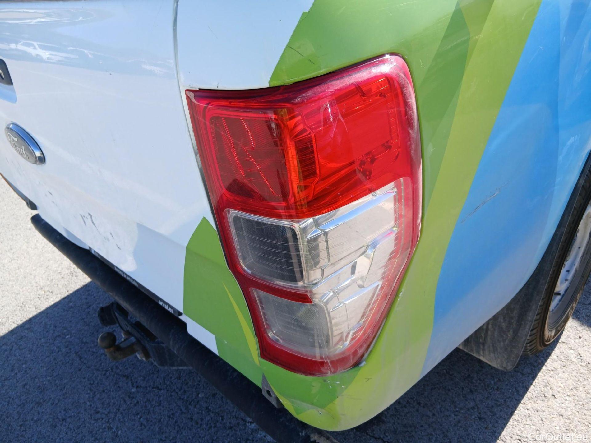  Ford  Ranger FORD  VU 4p 6G pickup 2.2 TDCi 118kW 4x4 Doble Cab. XL S/S #33