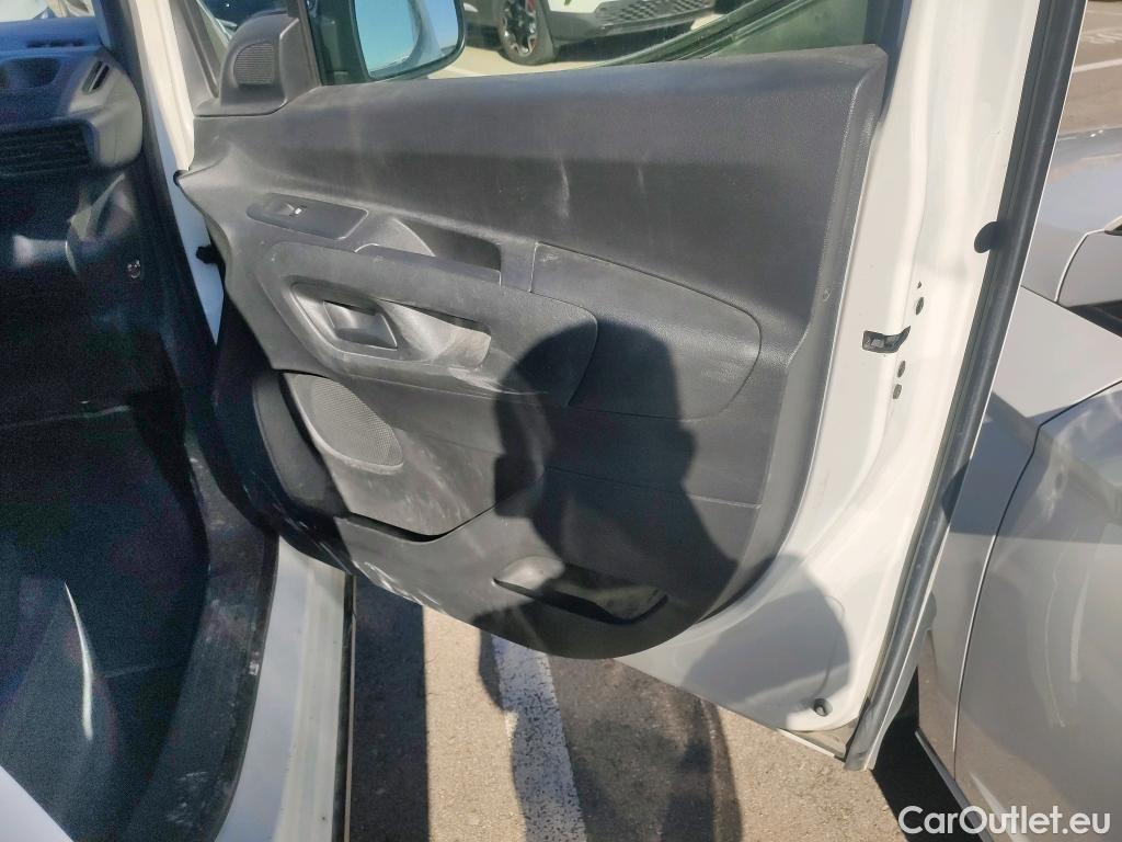  Peugeot  RIFTER PEUGEOT  / 2018 / 4P / monovolumen compacto Access Standard BlueHDi 73kW #26