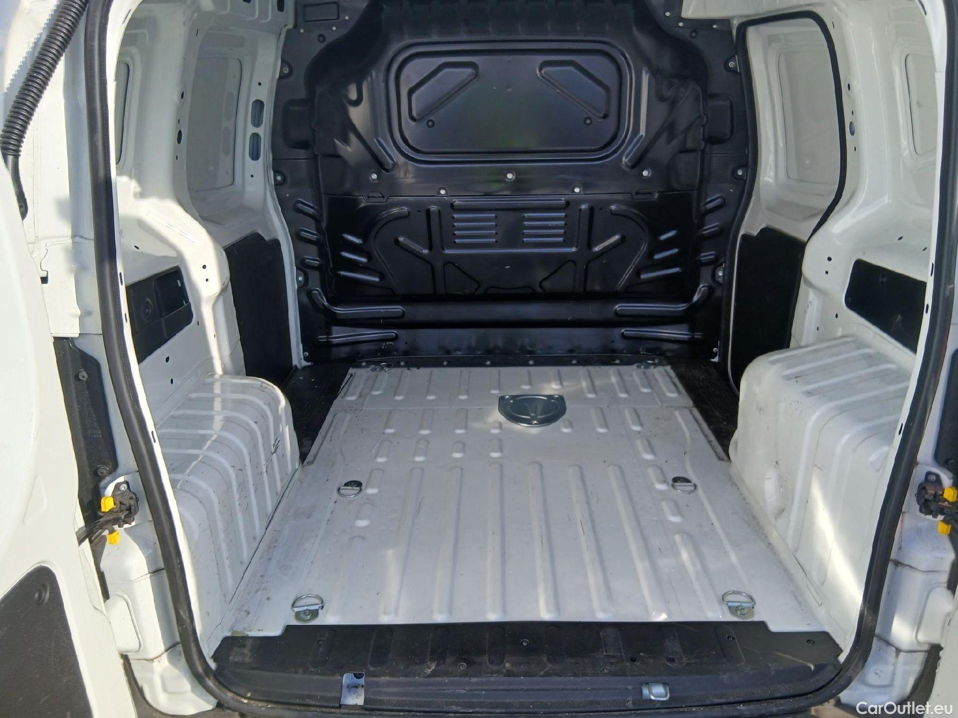  Fiat  Qubo FIAT Fiorino / 2016 / 4P / furgón derivado de turismo Cargo SX N1 1.3 MJet 70 kW (95 CV) #25