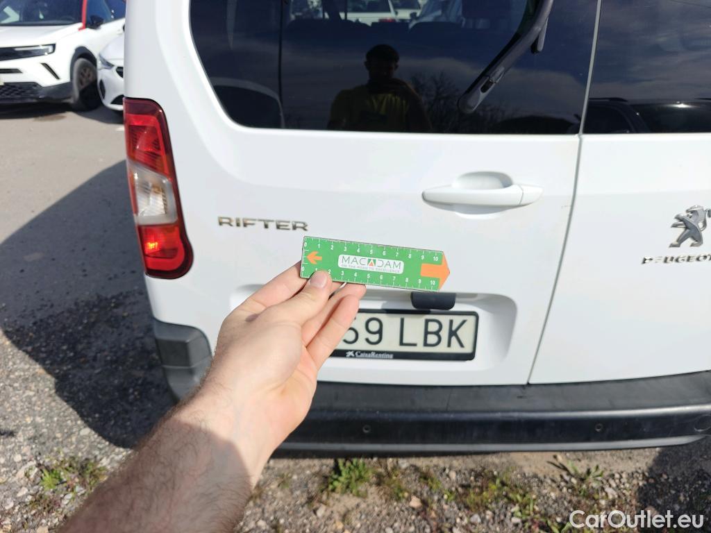  Peugeot  RIFTER PEUGEOT  / 2018 / 5P / monovolumen compacto Active Long BlueHDi 73kW #34