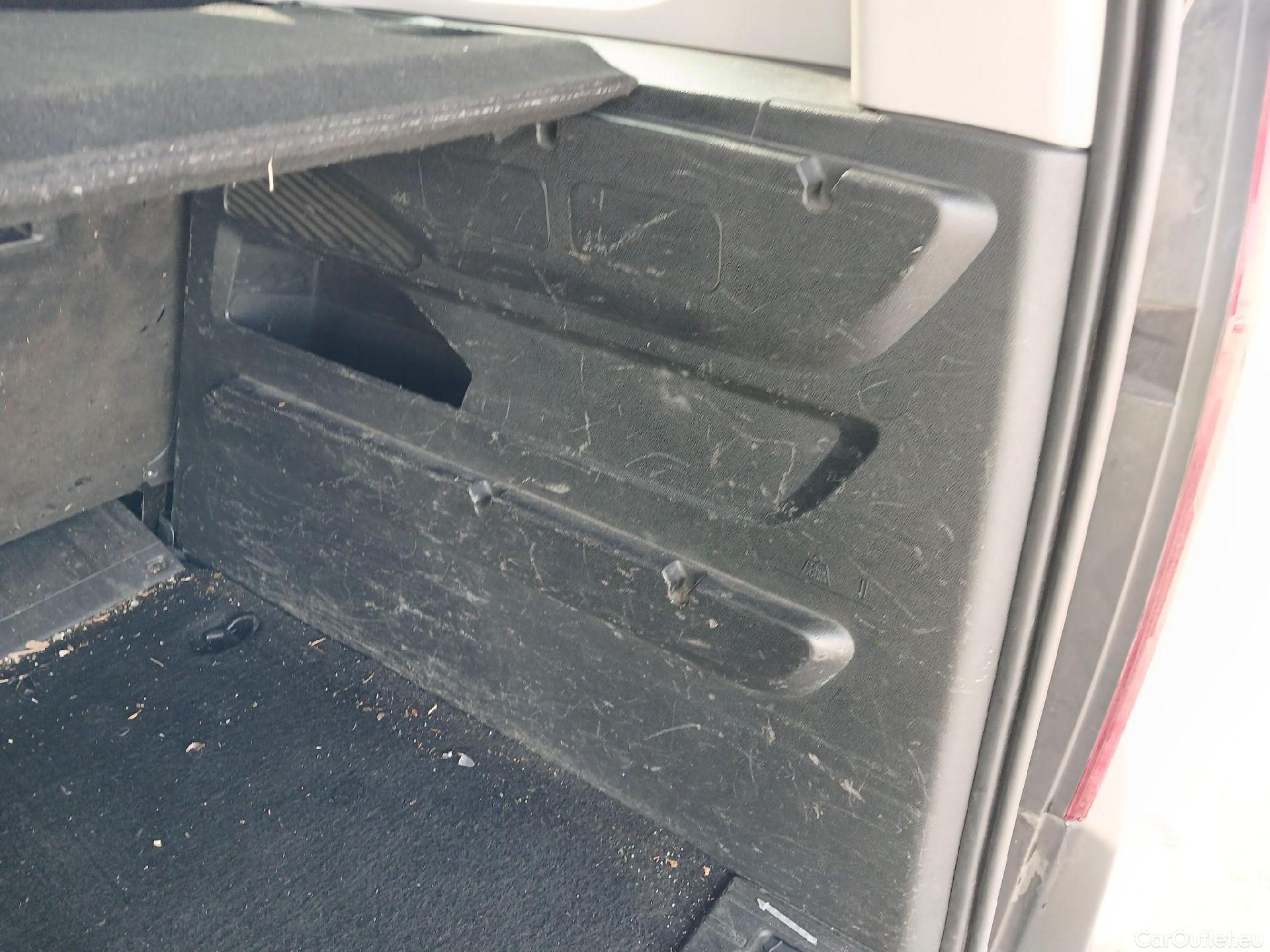  Peugeot  RIFTER PEUGEOT  / 2018 / 5P / monovolumen compacto GT Line Standard BlueHDi 96kW #36