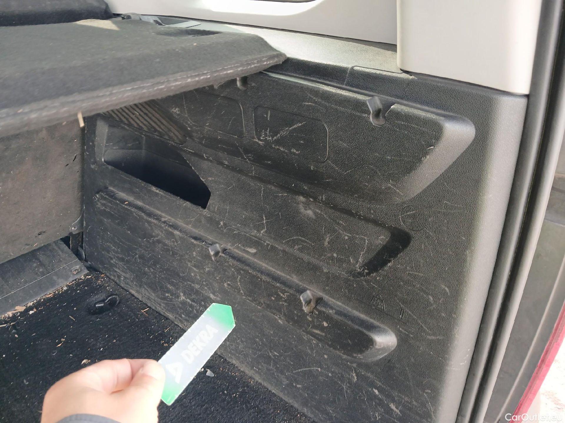  Peugeot  RIFTER PEUGEOT  / 2018 / 5P / monovolumen compacto GT Line Standard BlueHDi 96kW #37