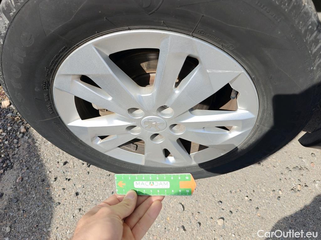  Peugeot  RIFTER PEUGEOT  / 2018 / 5P / monovolumen compacto Active Long BlueHDi 73kW #21