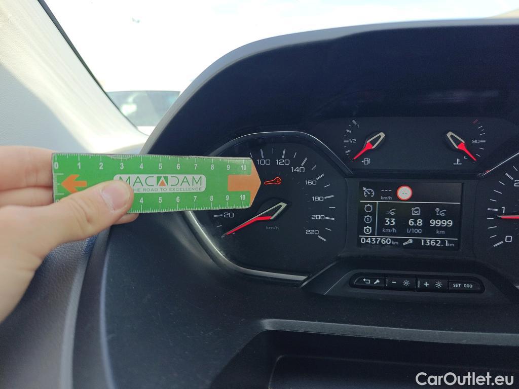  Peugeot  RIFTER PEUGEOT  / 2018 / 5P / monovolumen compacto Active Long BlueHDi 73kW #42