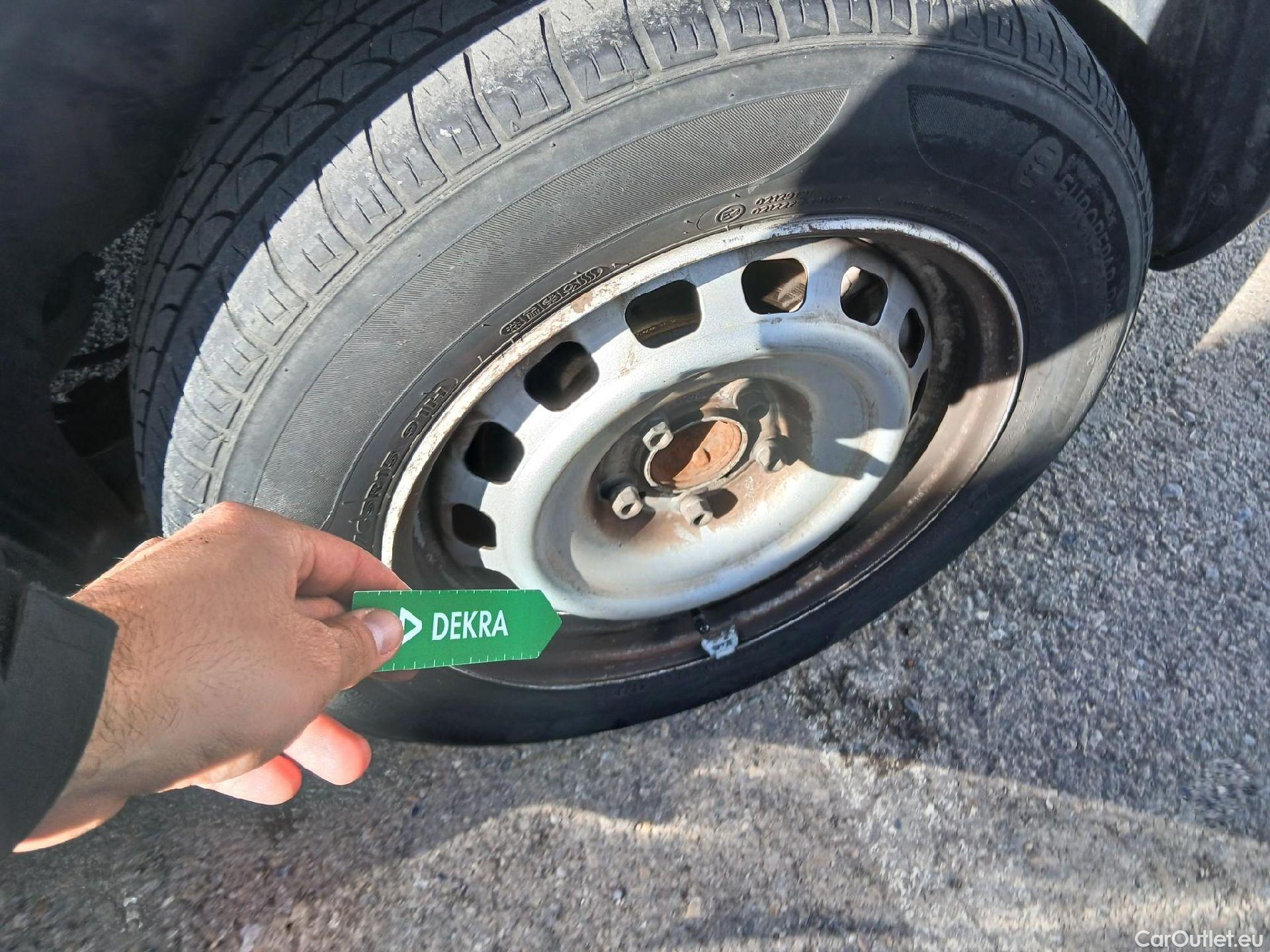  Opel  Combo OPEL  / 2018 / 3P / furgón derivado de turismo 1.5 TD 75kW (100CV) Express L H1 650kg #16