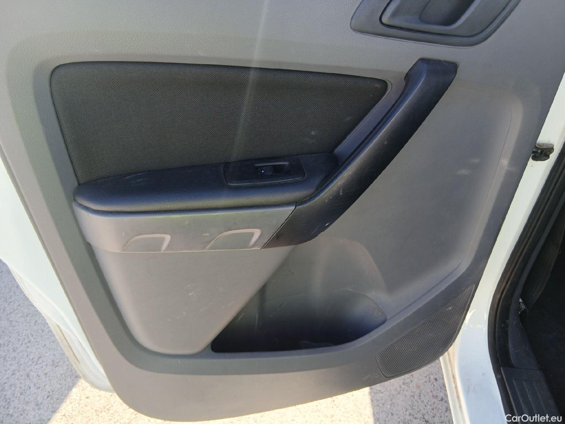  Ford  Ranger FORD  VU 4p 6G pickup 2.2 TDCi 118kW 4x4 Doble Cab. XL S/S #25