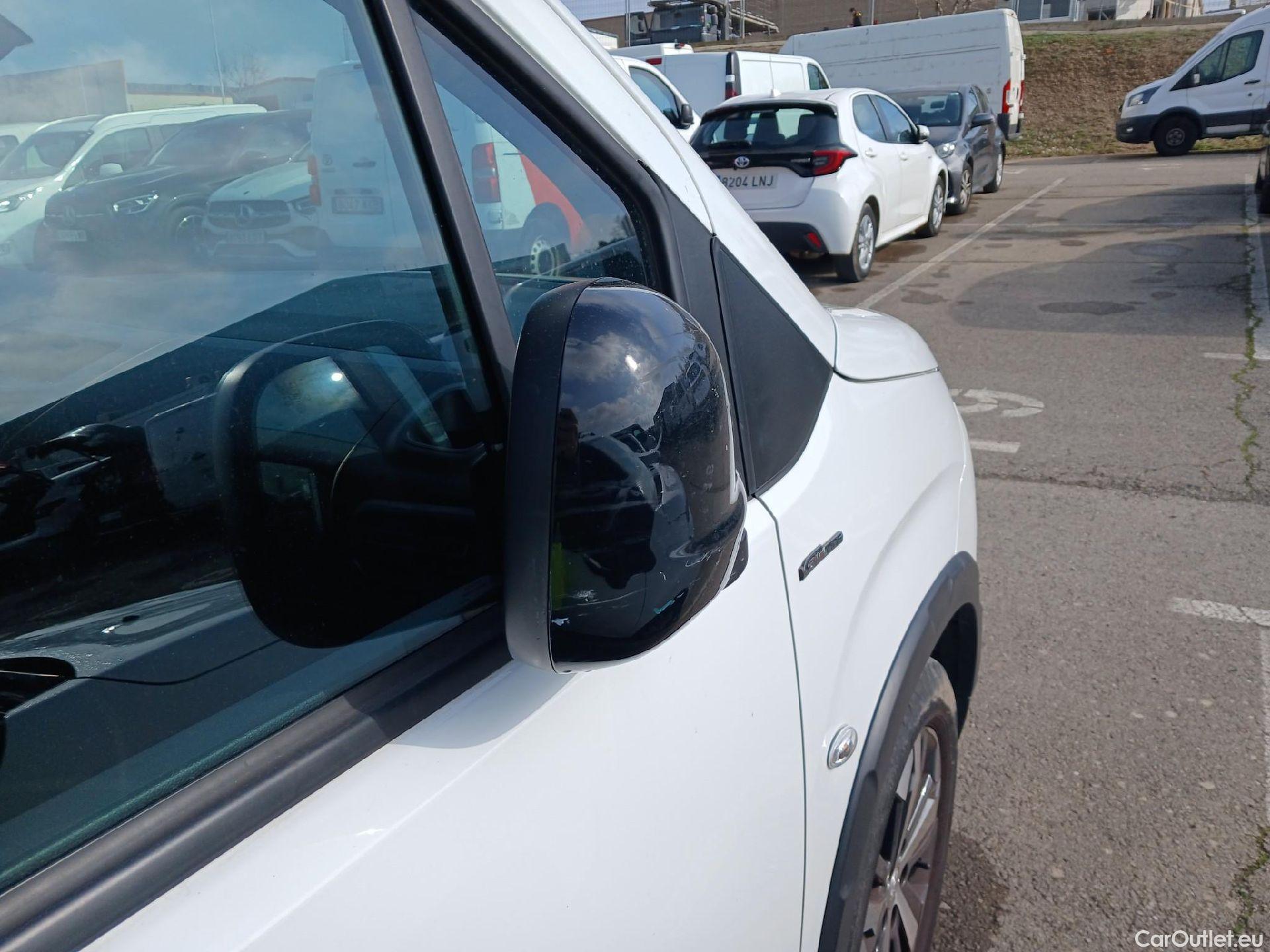  Peugeot  RIFTER PEUGEOT  / 2018 / 5P / monovolumen compacto GT Line Standard BlueHDi 96kW #25