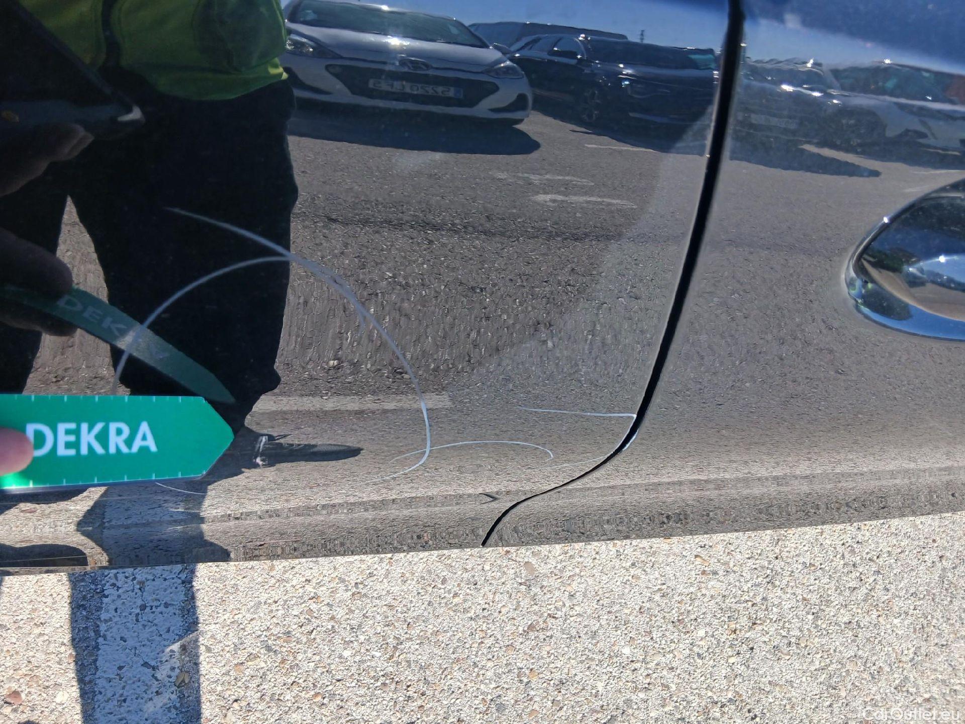  Bmw  Serie 3 BMW  / 2018 / 4P / sedán 318d Auto. #15