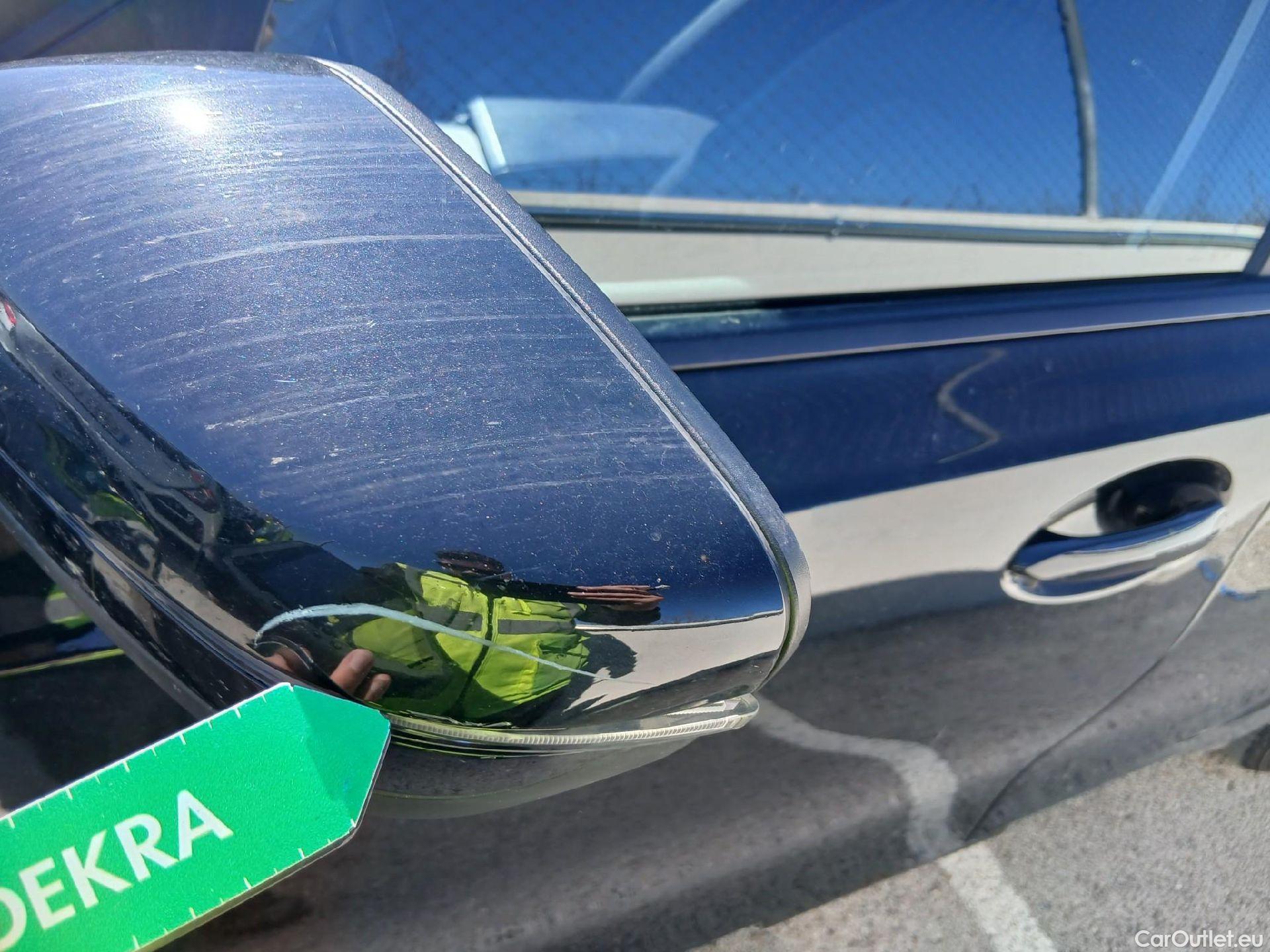  Bmw  Serie 3 BMW  / 2018 / 4P / sedán 318d Auto. #9