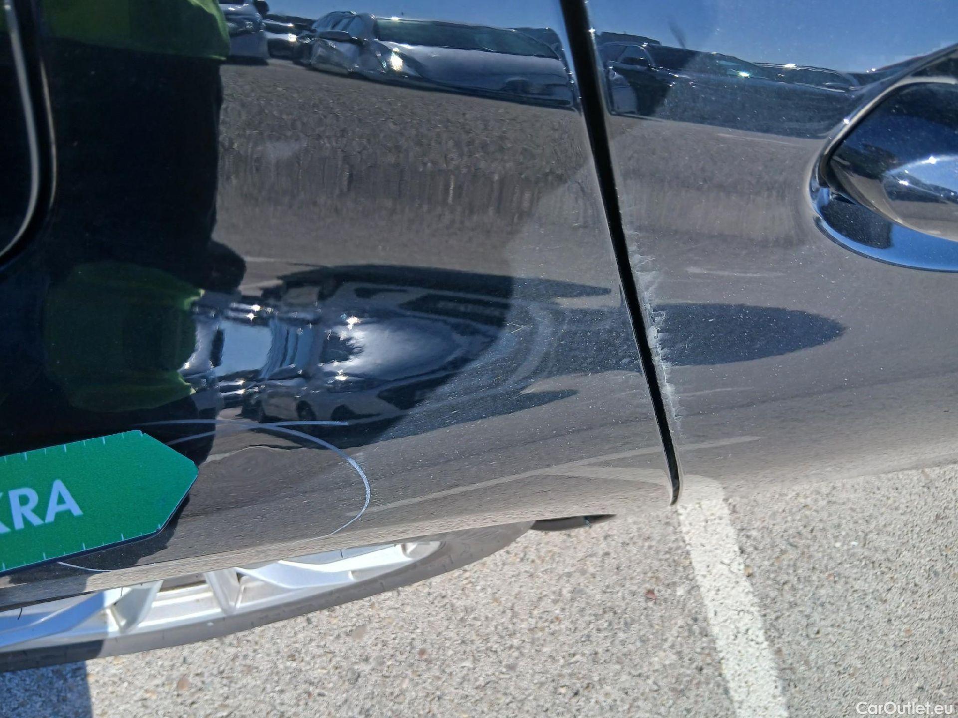  Bmw  Serie 3 BMW  / 2018 / 4P / sedán 318d Auto. #12