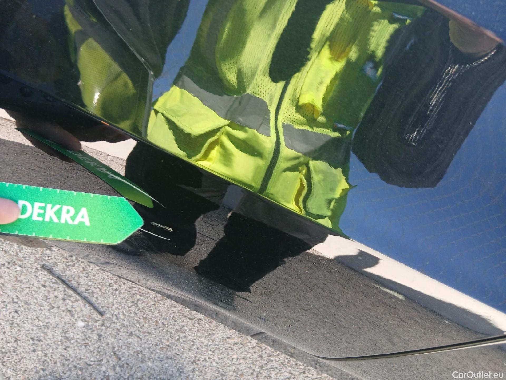  Bmw  Serie 3 BMW  / 2018 / 4P / sedán 318d Auto. #7