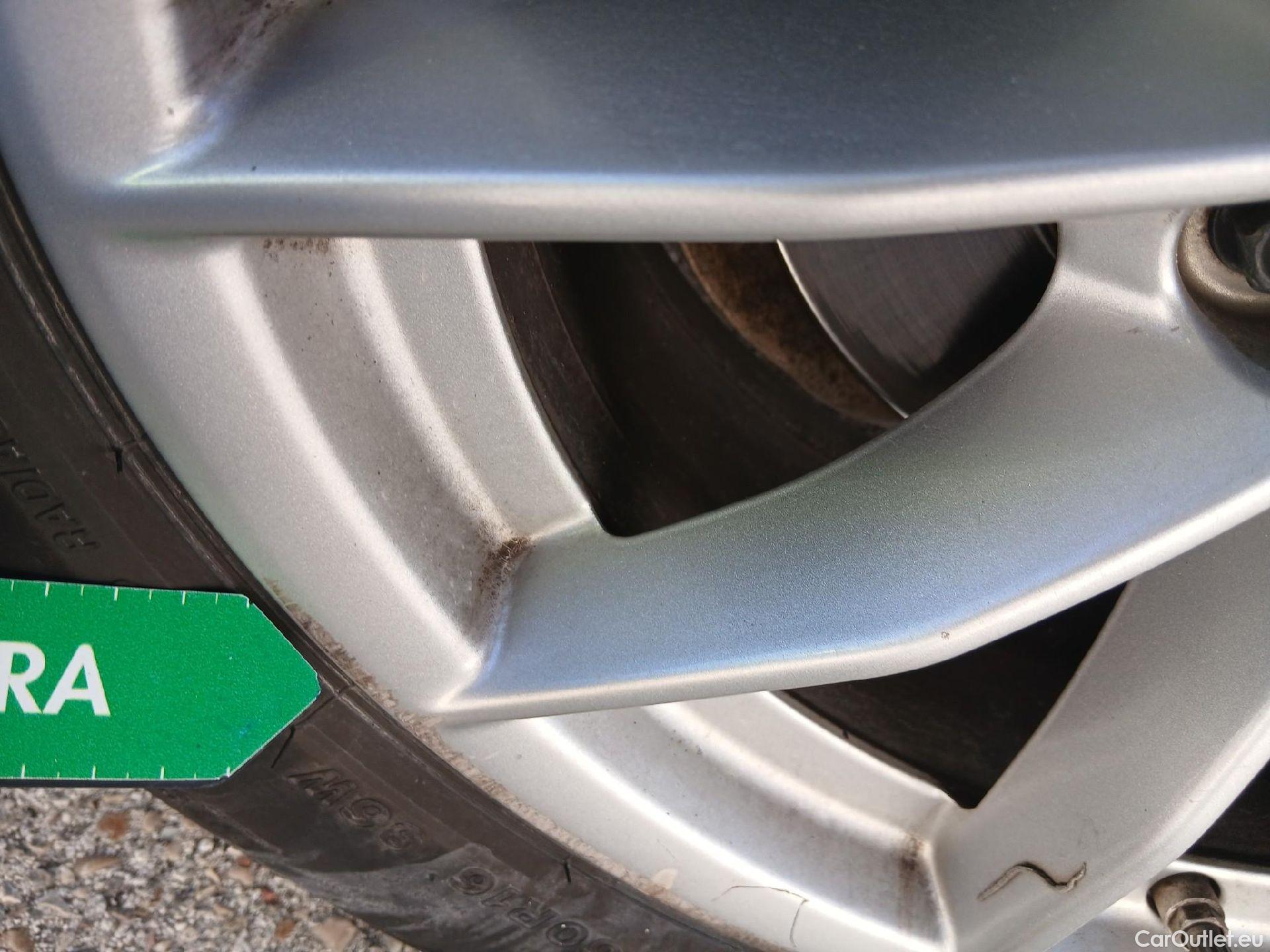  Bmw  Serie 3 BMW  / 2018 / 4P / sedán 318d Auto. #2