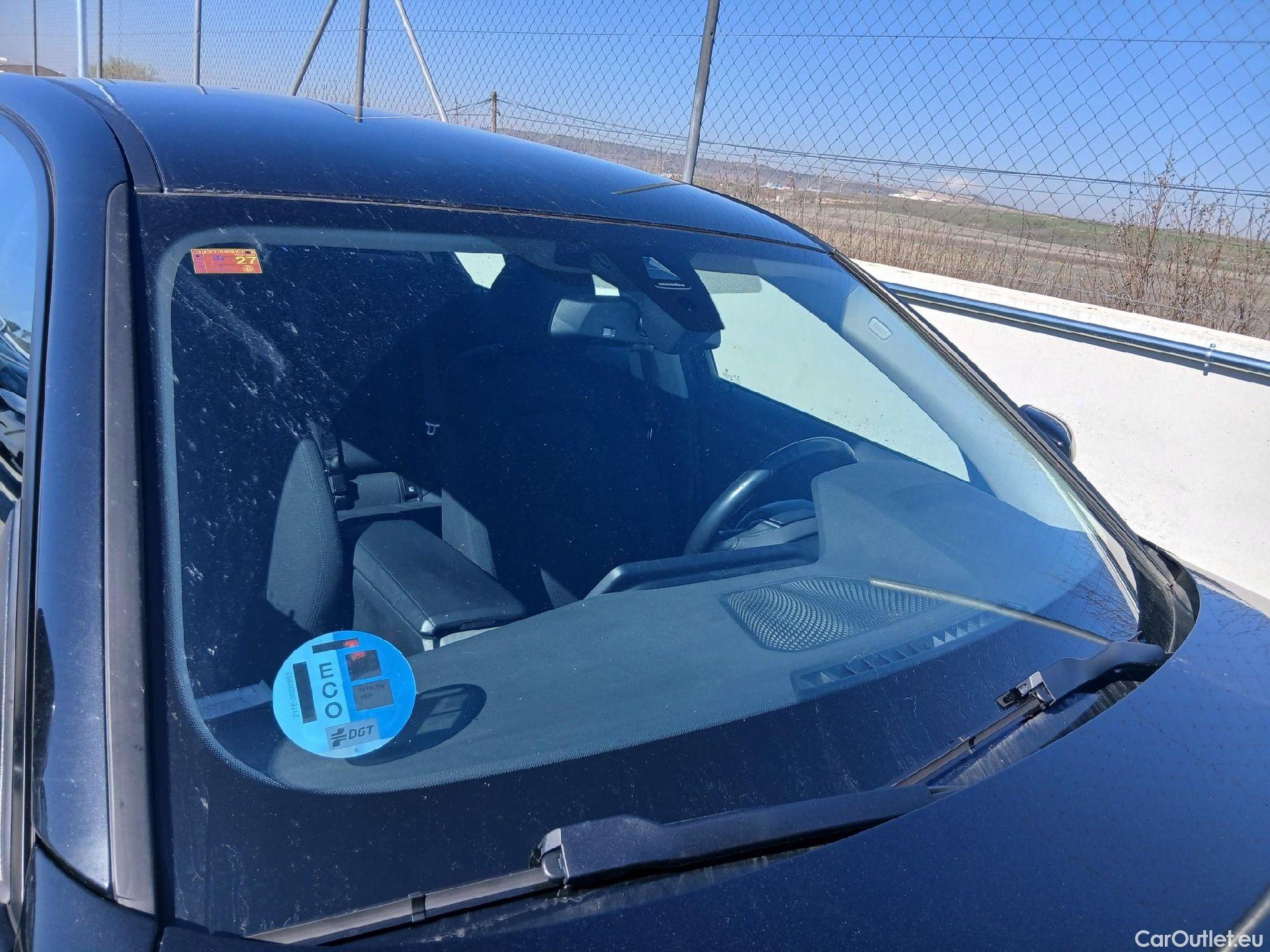  Bmw  Serie 3 BMW  / 2018 / 4P / sedán 318d Auto. #3