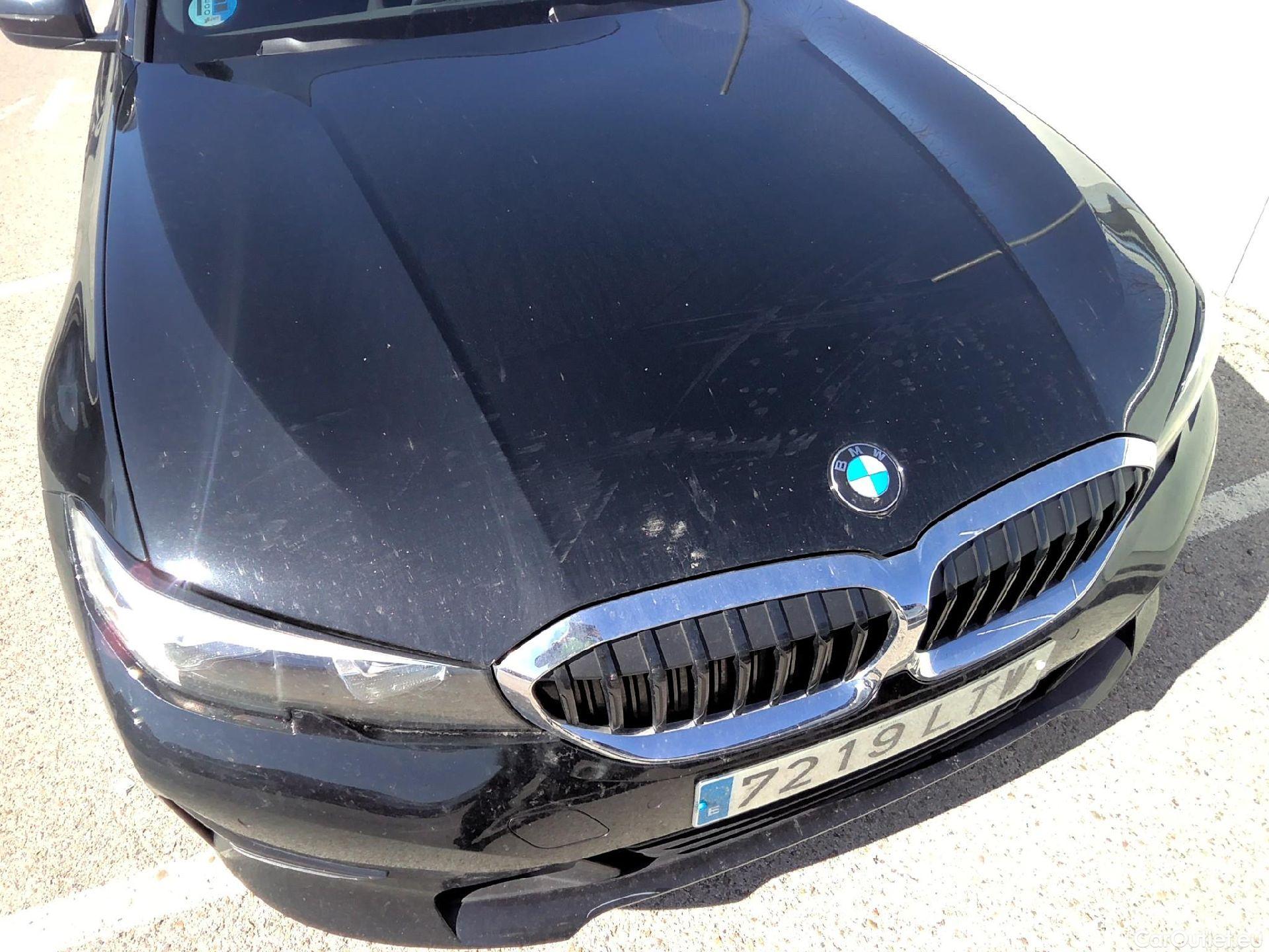  Bmw  Serie 3 BMW  / 2018 / 4P / sedán 318d Auto. #18