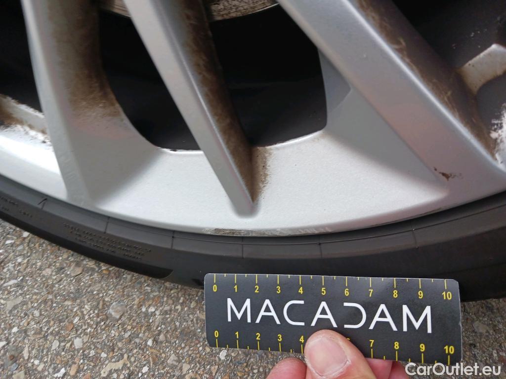  Bmw  Serie 1 BMW  / 2019 / 5P / berlina con portón 118i #11