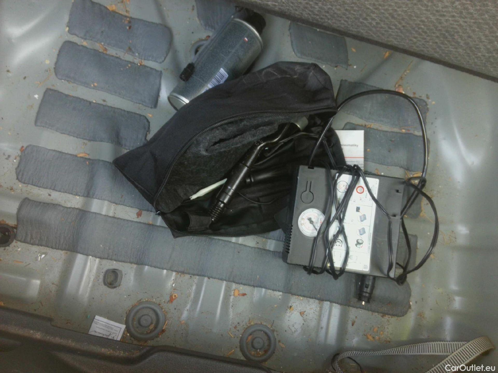  Audi  Q2 AUDI  / 2016 / 5P / todoterreno Design 30 TFSI 85kW (116CV) #2