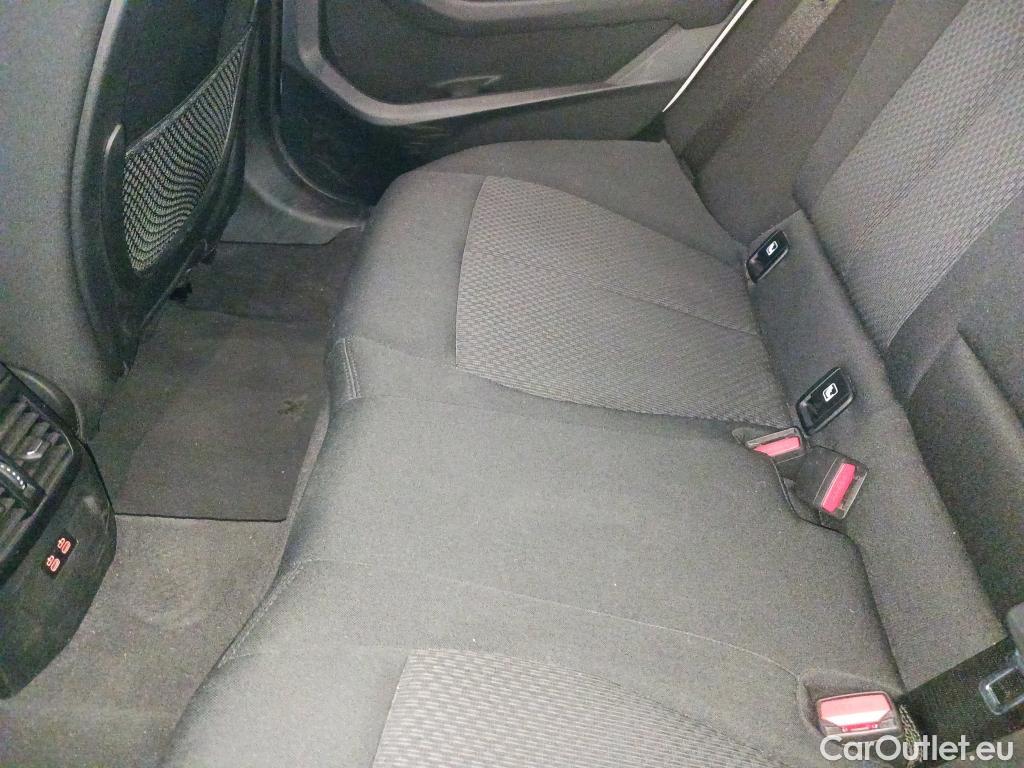  Bmw  Serie 1 BMW  / 2019 / 5P / berlina con portón 118i #6