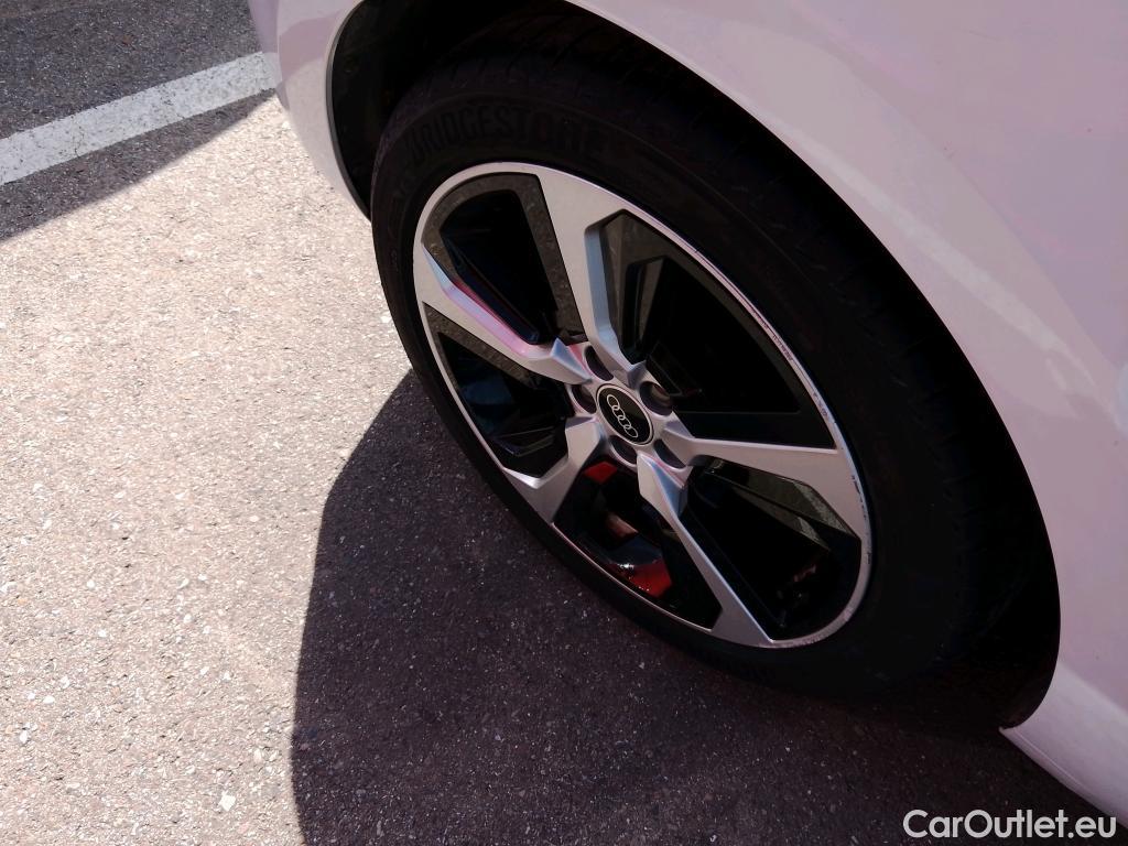  Audi  A1 Sportback AUDI A1 / 2018 / 5P / berlina con portón Sportback Adrenalin 30 TFSI 81kW S tron(SP) #8