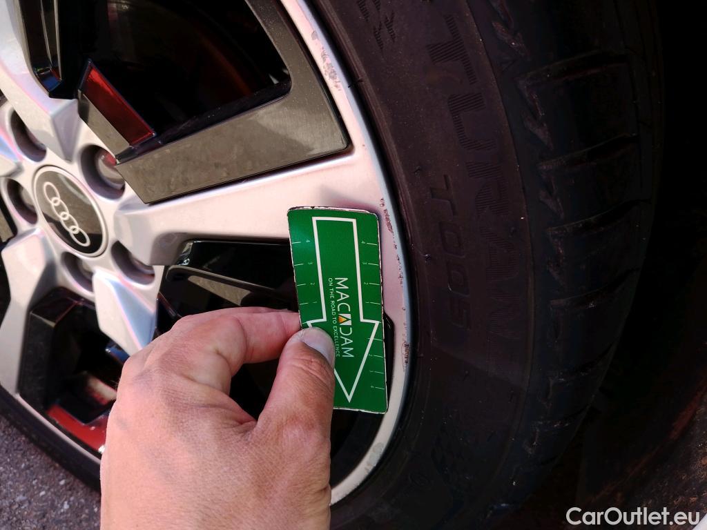  Audi  A1 Sportback AUDI A1 / 2018 / 5P / berlina con portón Sportback Adrenalin 30 TFSI 81kW S tron(SP) #9