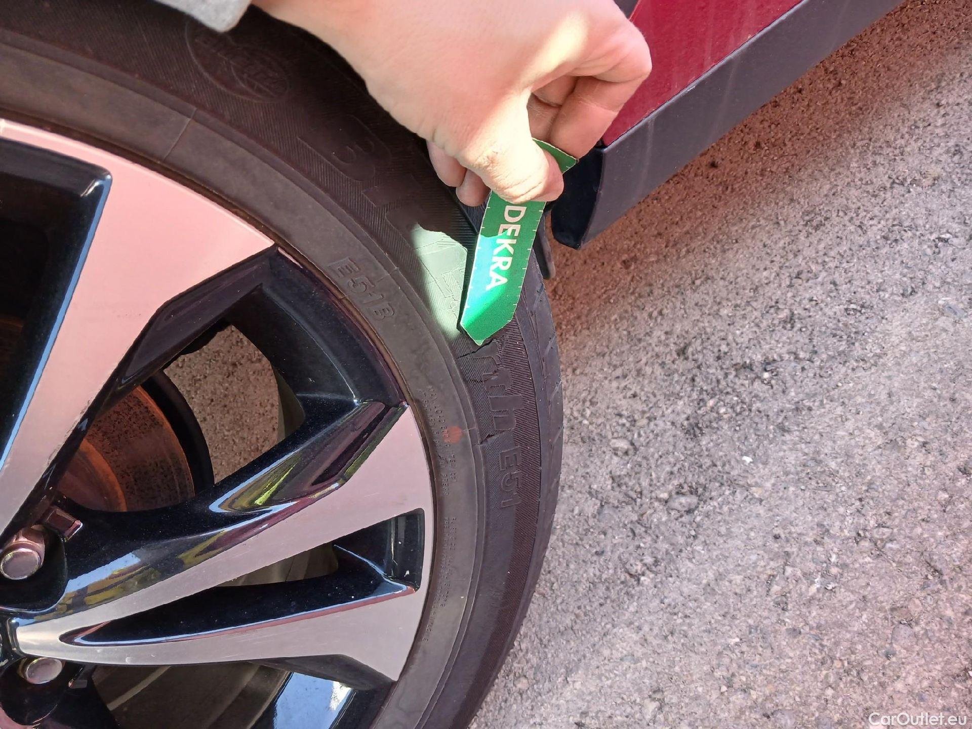  Lexus  NX LEXUS  / 2017 / 5P / todoterreno 2.5 300h Premium Plus 4WD #19