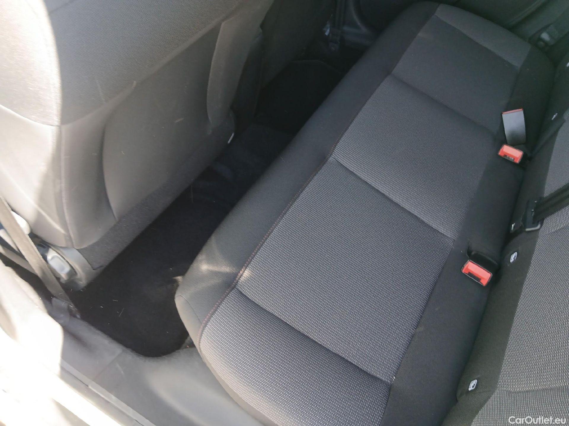  Citroen  C4 Cactus CITROEN  / 2018 / 5P / berlina con portón BlueHDi 73KW (100CV) Feel #2