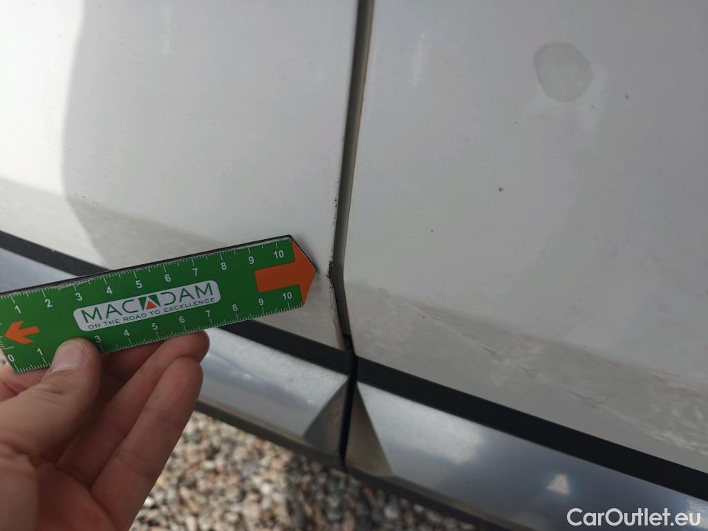  Hyundai  Santa Fe HYUNDAI  / 2021 / 5P / todoterreno 2.2 CRDi Tecno DCT 4x2 #47