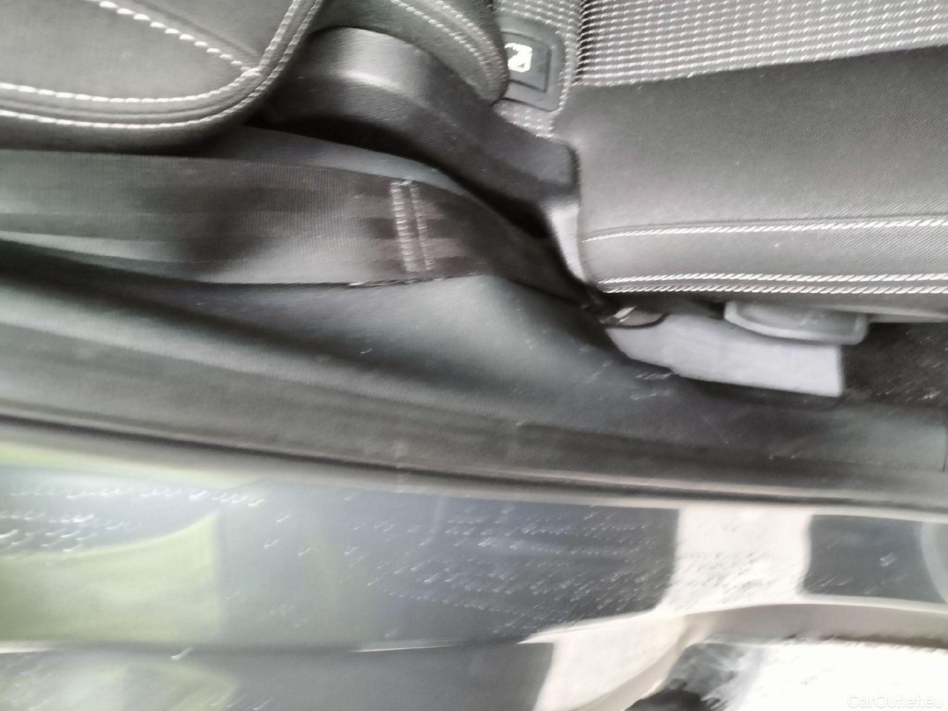  KIA  Sportage KIA  1.6MHEV Drive 100kW(136CV) 4x2(Crist Tintados) #22