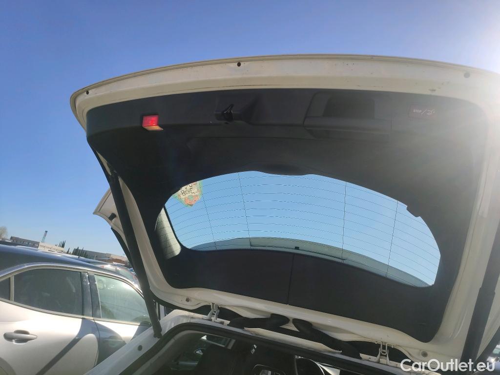  Mercedes  GLA MERCEDES-BENZ Clase  / 2017 / 5P / todoterreno  200 d #9