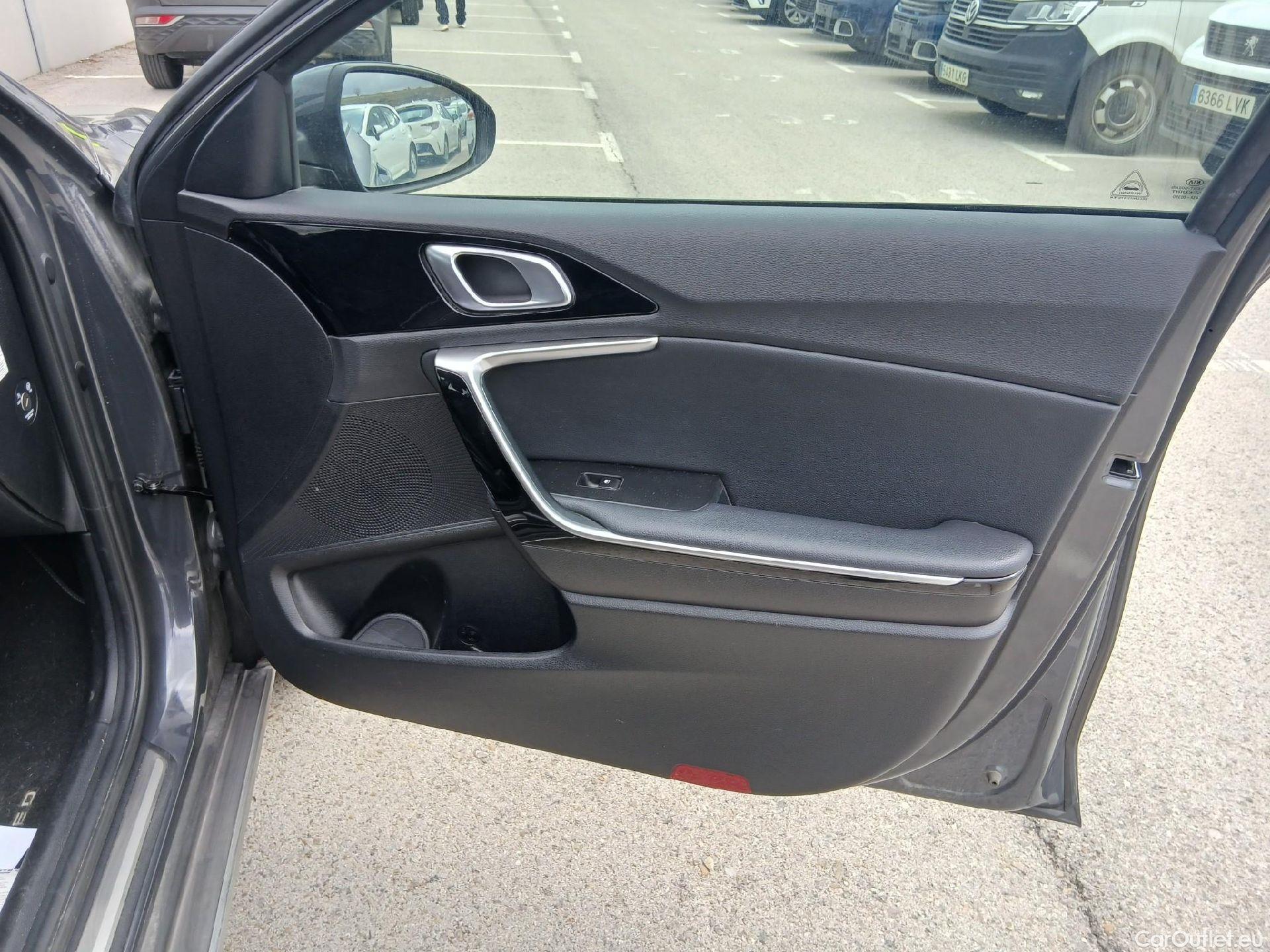  KIA  XCeed KIA  1.6 GDi PHEV 104kW (141CV) eDrive (AC) #54