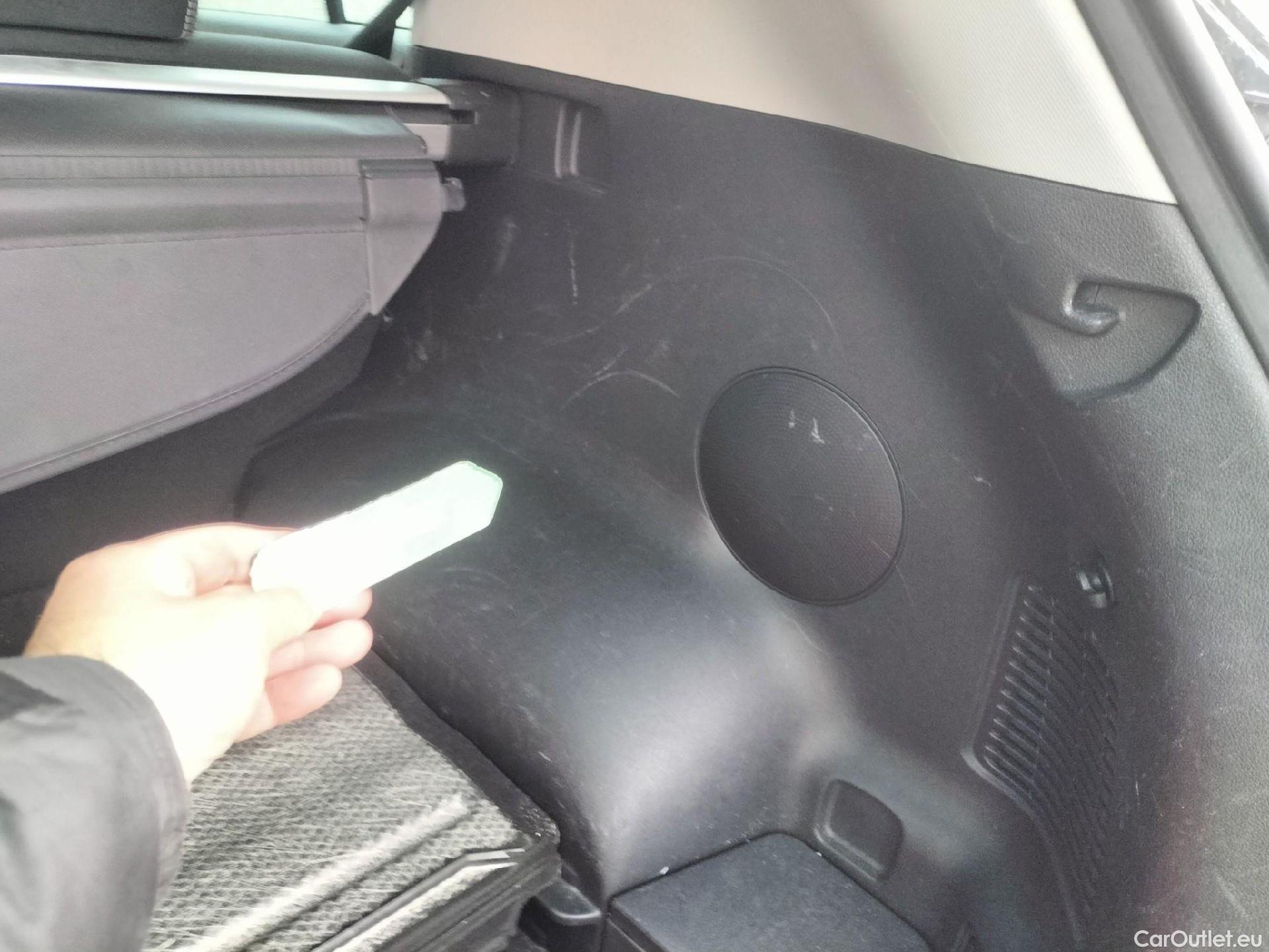  KIA  Sportage KIA  1.6MHEV Drive 100kW(136CV) 4x2(Crist Tintados) #20