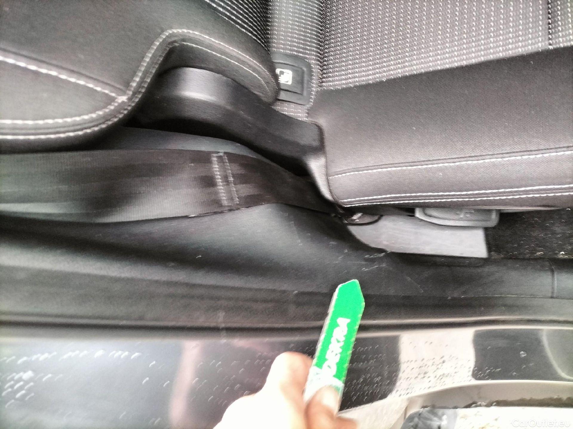  KIA  Sportage KIA  1.6MHEV Drive 100kW(136CV) 4x2(Crist Tintados) #21