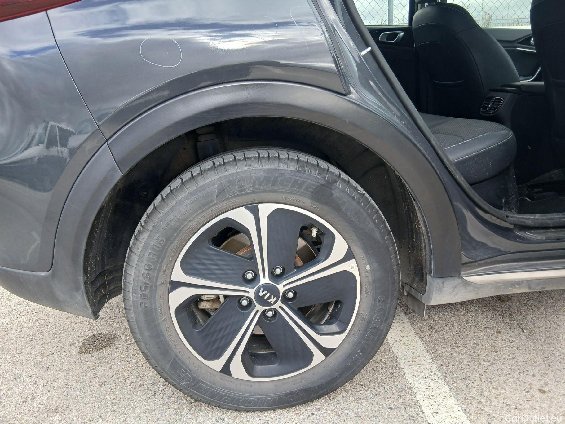  KIA  XCeed KIA  1.6 GDi PHEV 104kW (141CV) eDrive (AC) #41