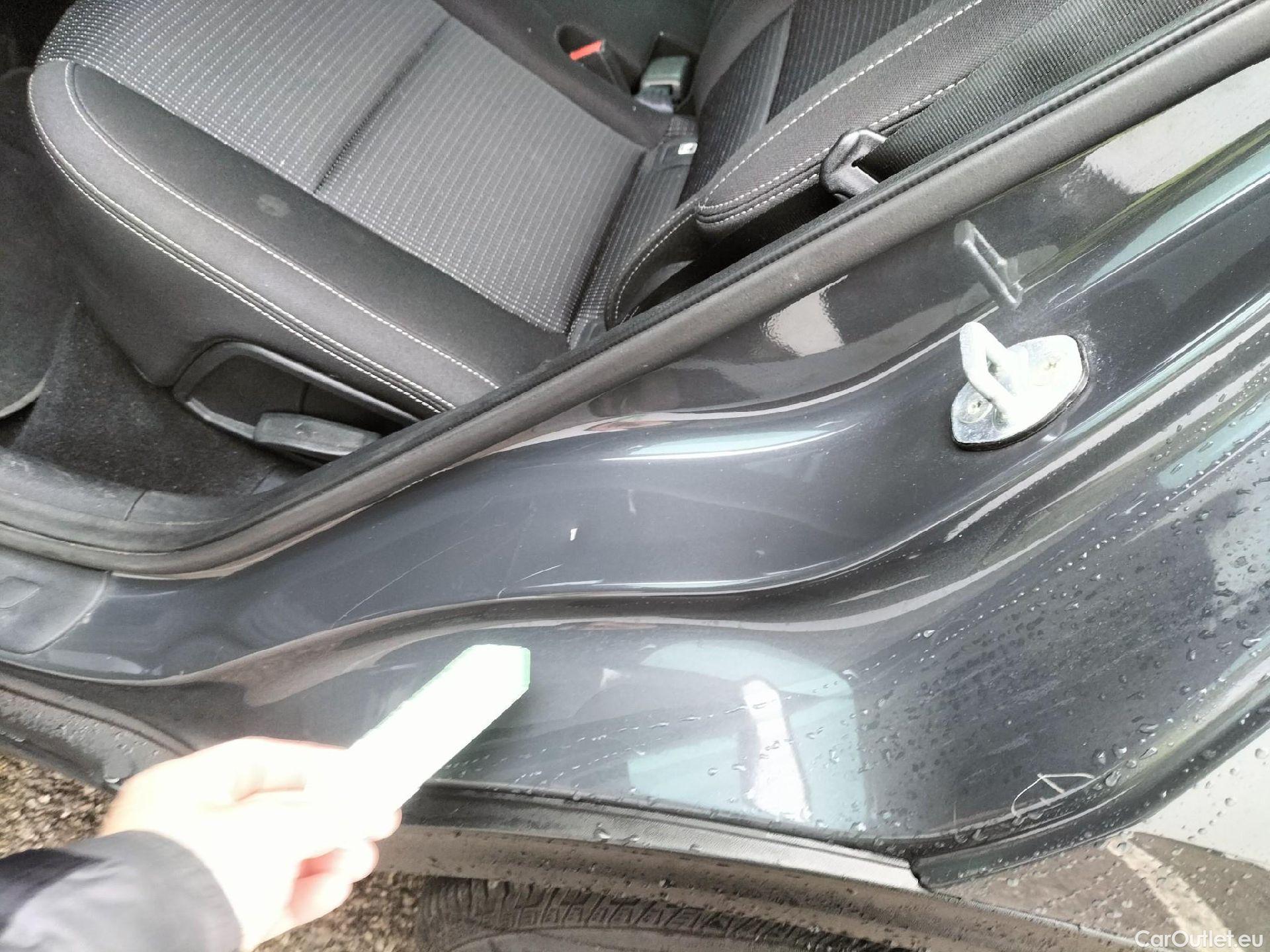  KIA  Sportage KIA  1.6MHEV Drive 100kW(136CV) 4x2(Crist Tintados) #12