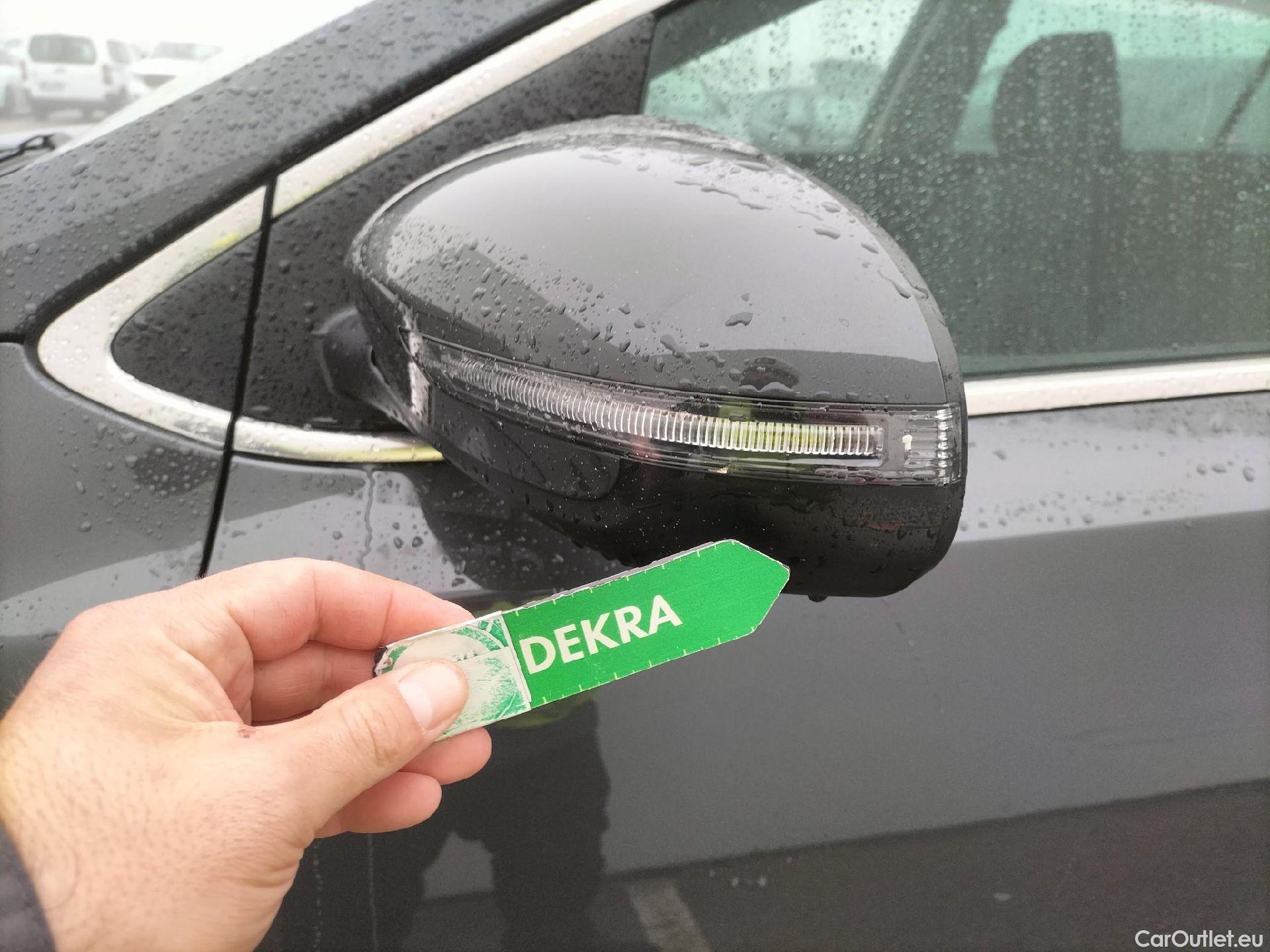  KIA  Sportage KIA  1.6MHEV Drive 100kW(136CV) 4x2(Crist Tintados) #9