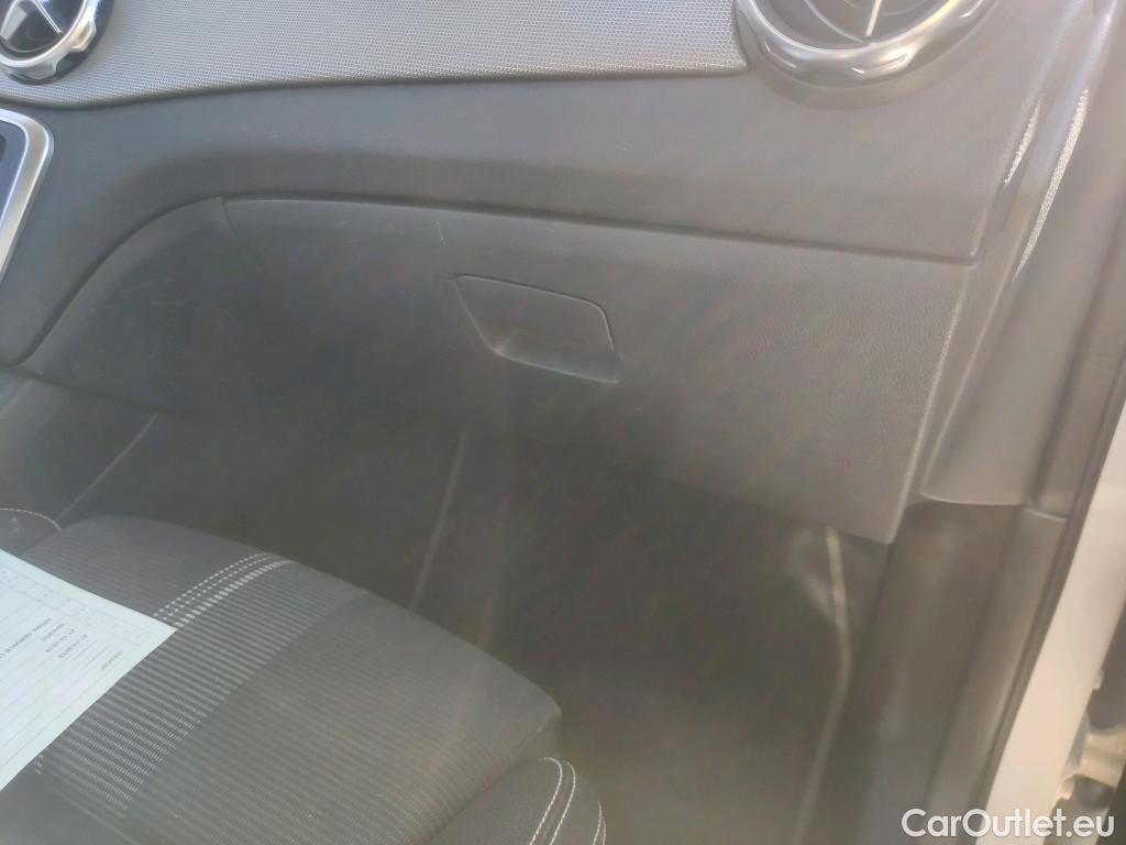  Mercedes  GLA MERCEDES-BENZ Clase  / 2017 / 5P / todoterreno  200 d #13