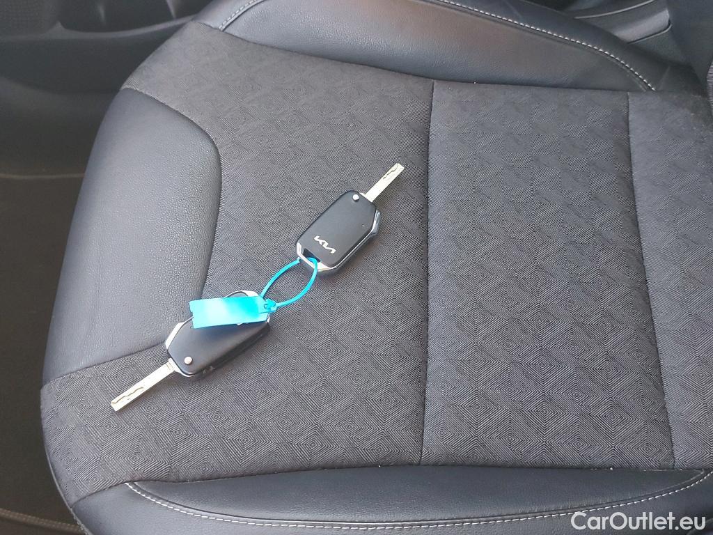  KIA  Niro KIA  / 2019 / 5P / crossover 1.6 GDi PHEV 104kW (141CV) Drive #9