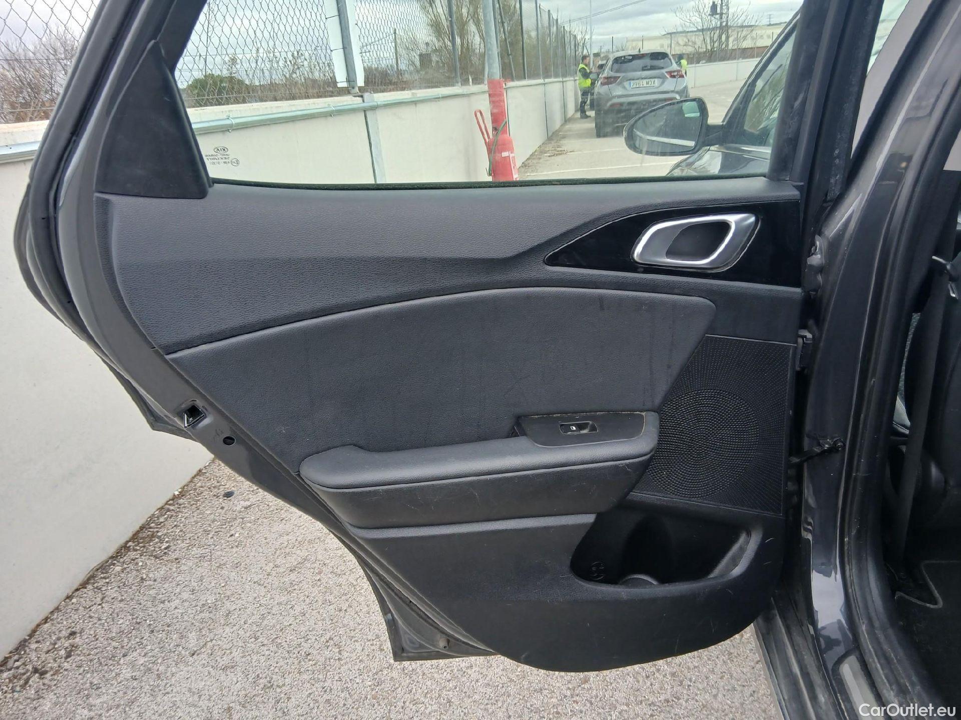  KIA  XCeed KIA  1.6 GDi PHEV 104kW (141CV) eDrive (AC) #27