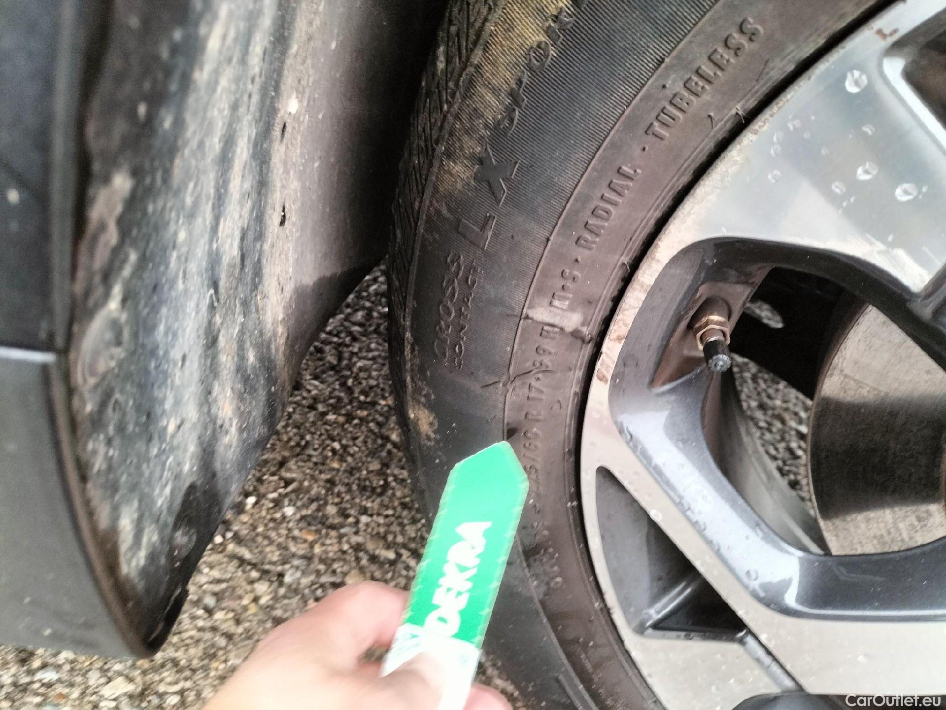  KIA  Sportage KIA  1.6MHEV Drive 100kW(136CV) 4x2(Crist Tintados) #31