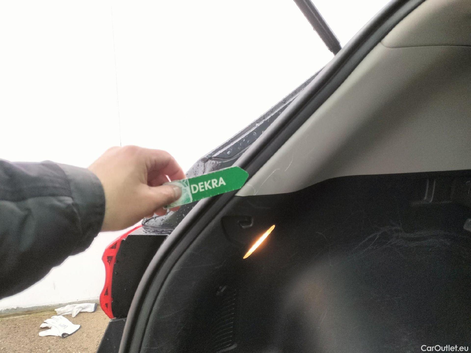  KIA  Sportage KIA  1.6MHEV Drive 100kW(136CV) 4x2(Crist Tintados) #16