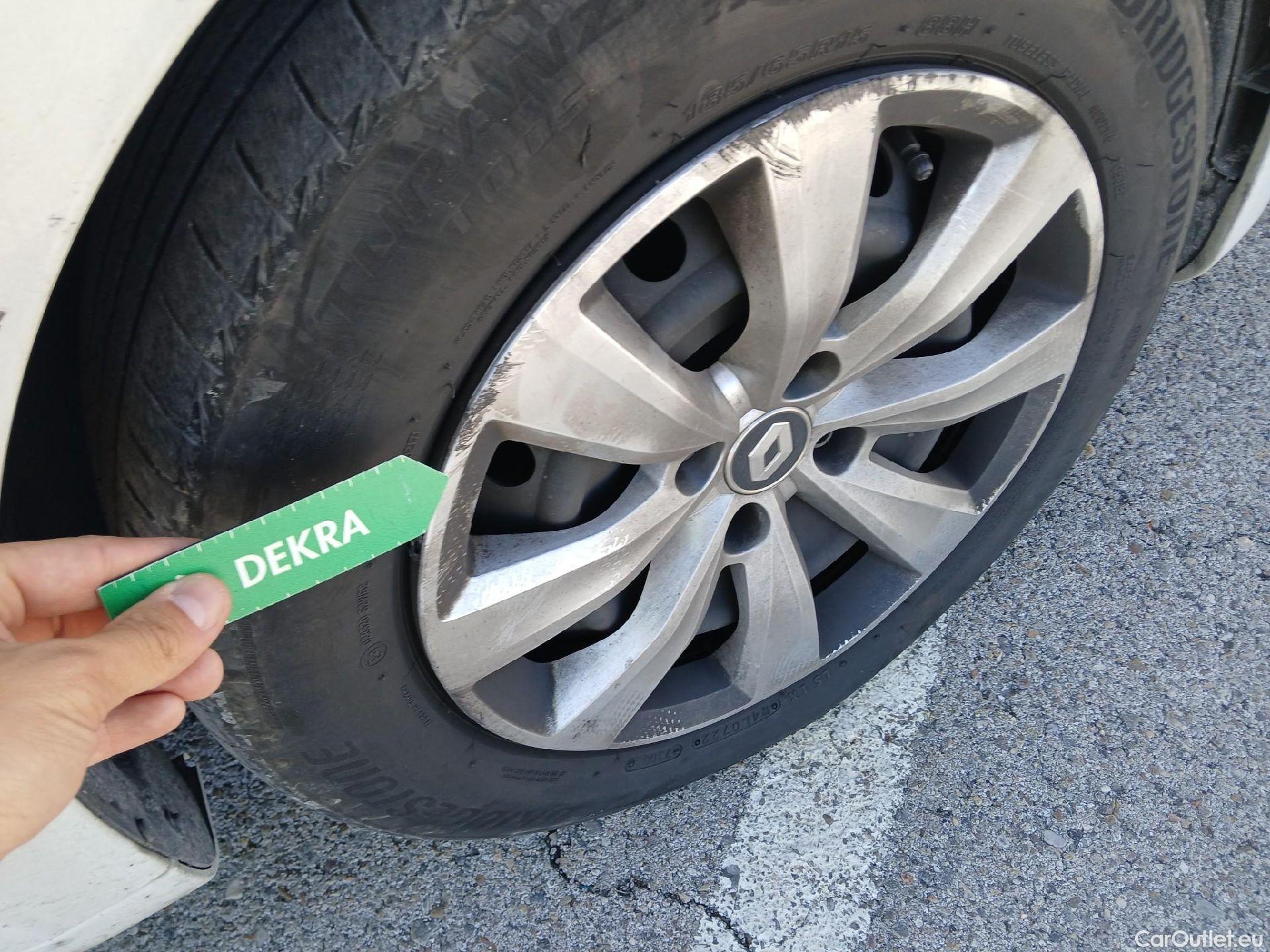  Renault  Clio RENAULT  / 2019 / 5P / berlina con portón Business Blue dCi 74kW (100CV) #39