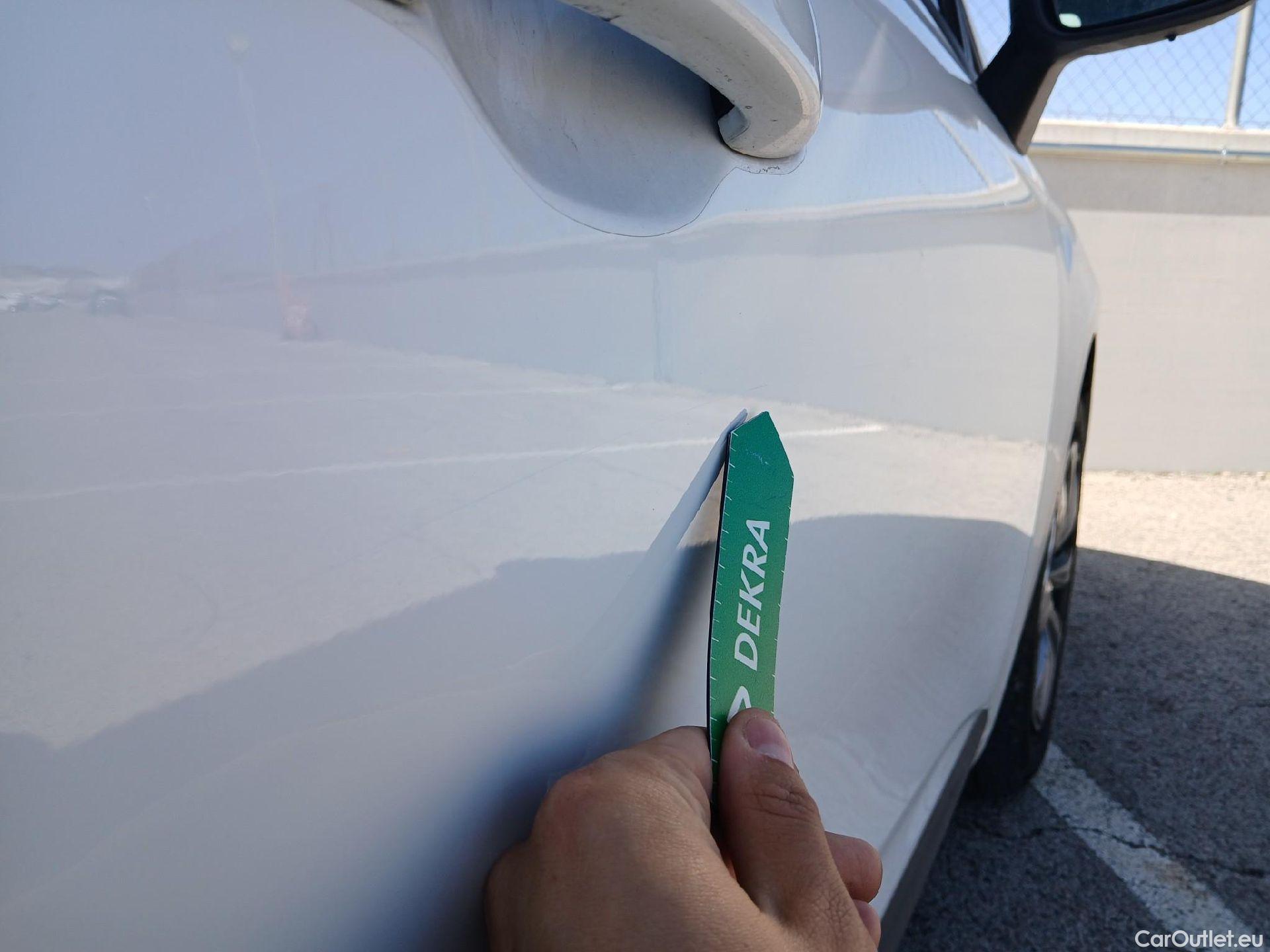  Renault  Clio RENAULT  / 2019 / 5P / berlina con portón Business Blue dCi 74kW (100CV) #32