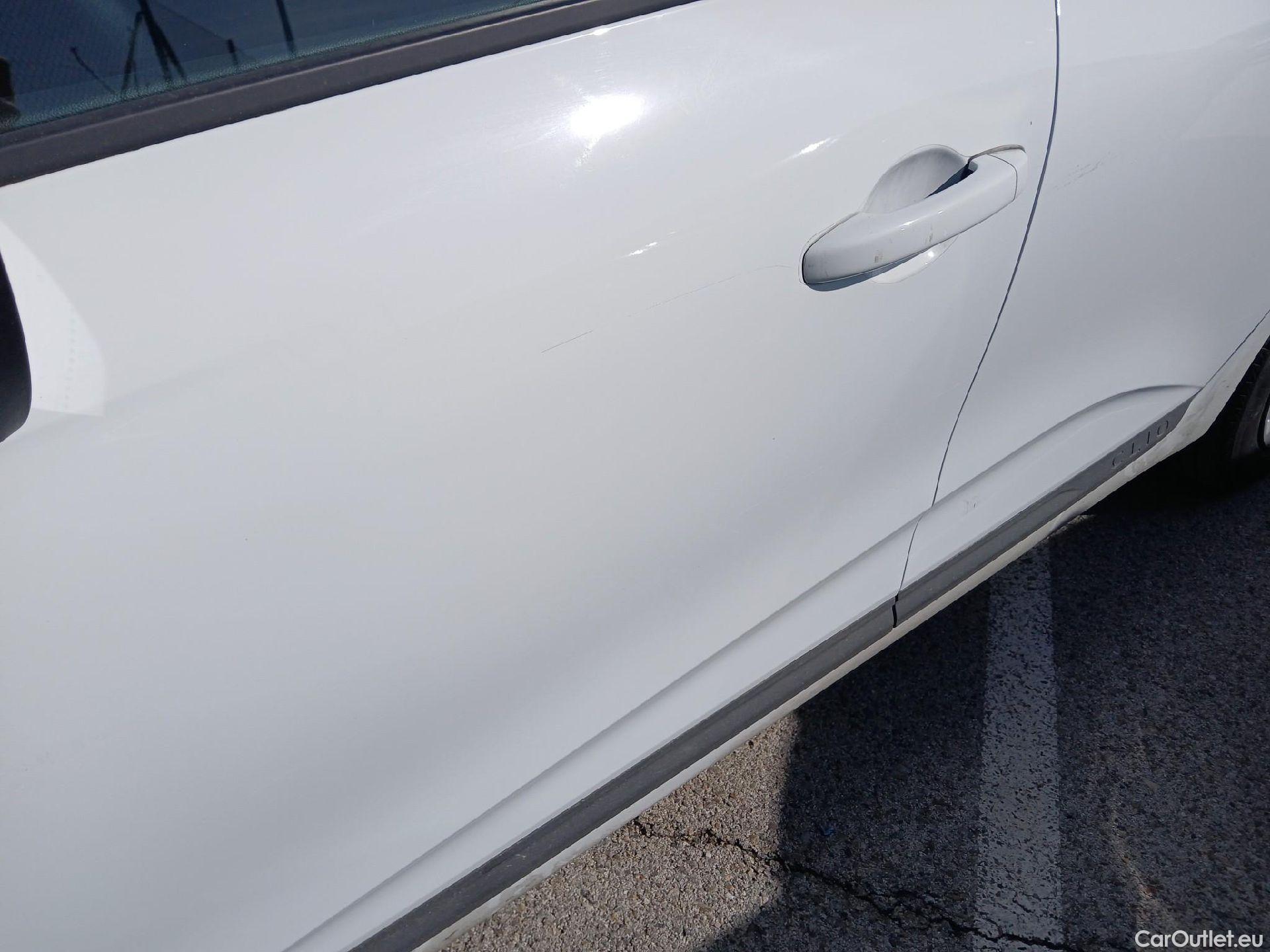  Renault  Clio RENAULT  / 2019 / 5P / berlina con portón Business Blue dCi 74kW (100CV) #20