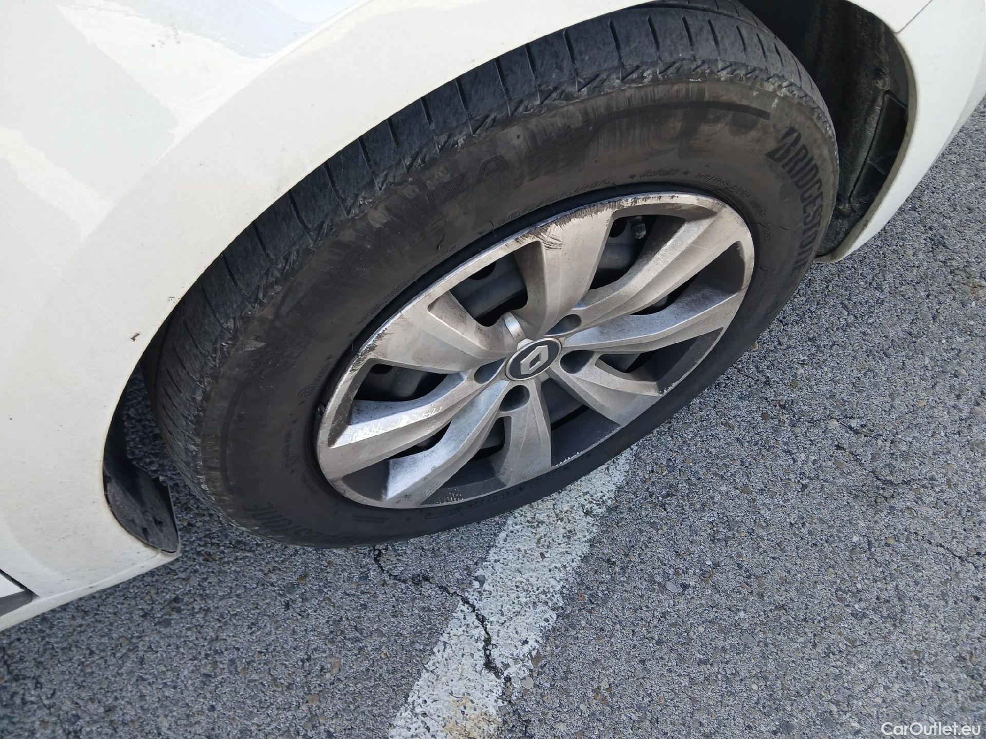  Renault  Clio RENAULT  / 2019 / 5P / berlina con portón Business Blue dCi 74kW (100CV) #37