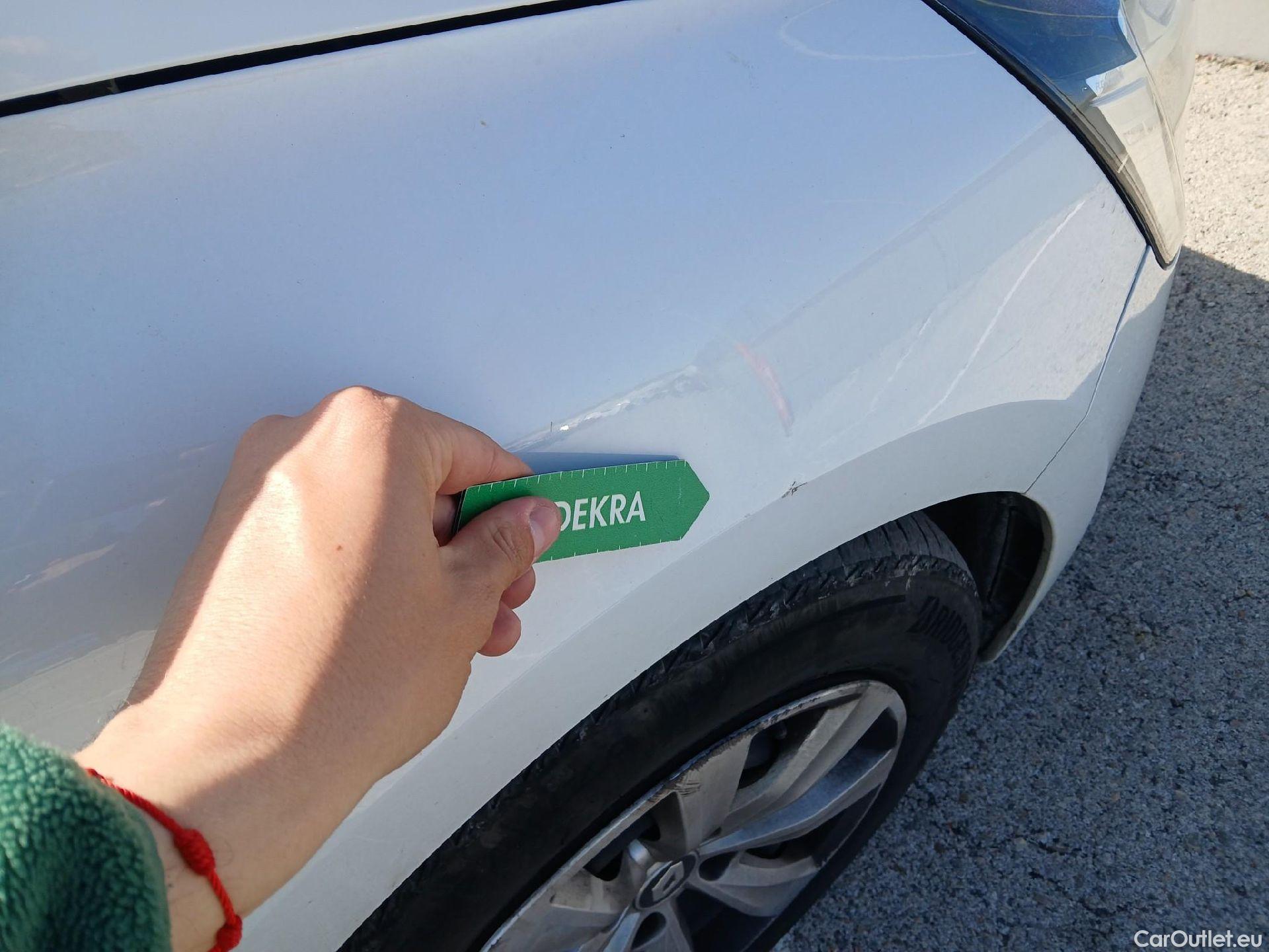  Renault  Clio RENAULT  / 2019 / 5P / berlina con portón Business Blue dCi 74kW (100CV) #36