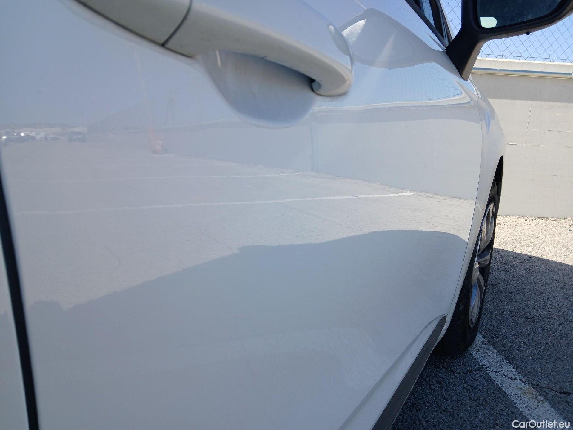  Renault  Clio RENAULT  / 2019 / 5P / berlina con portón Business Blue dCi 74kW (100CV) #31