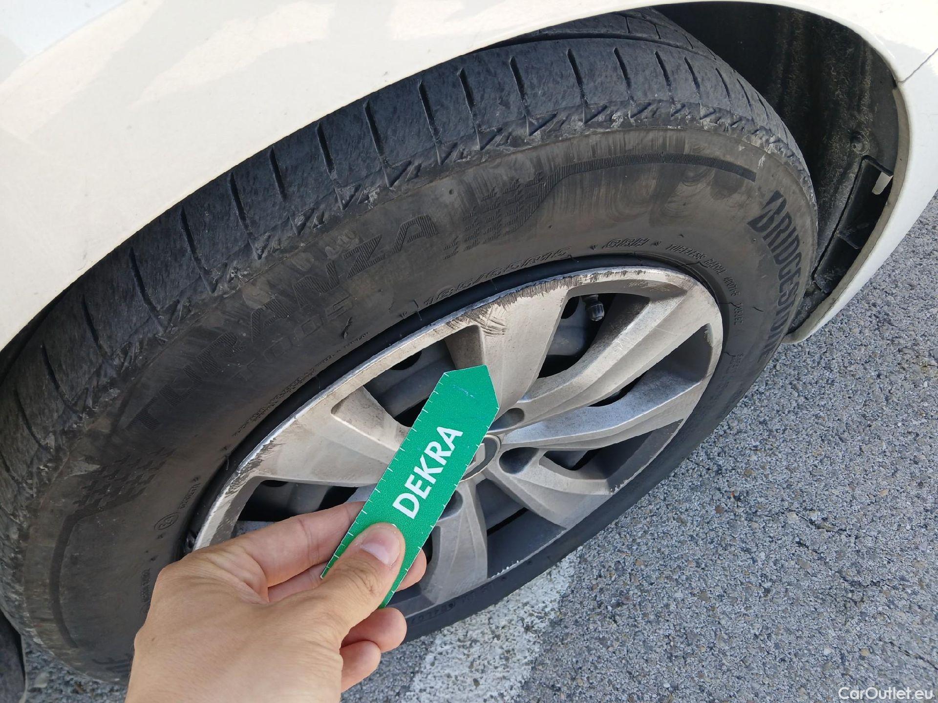  Renault  Clio RENAULT  / 2019 / 5P / berlina con portón Business Blue dCi 74kW (100CV) #38