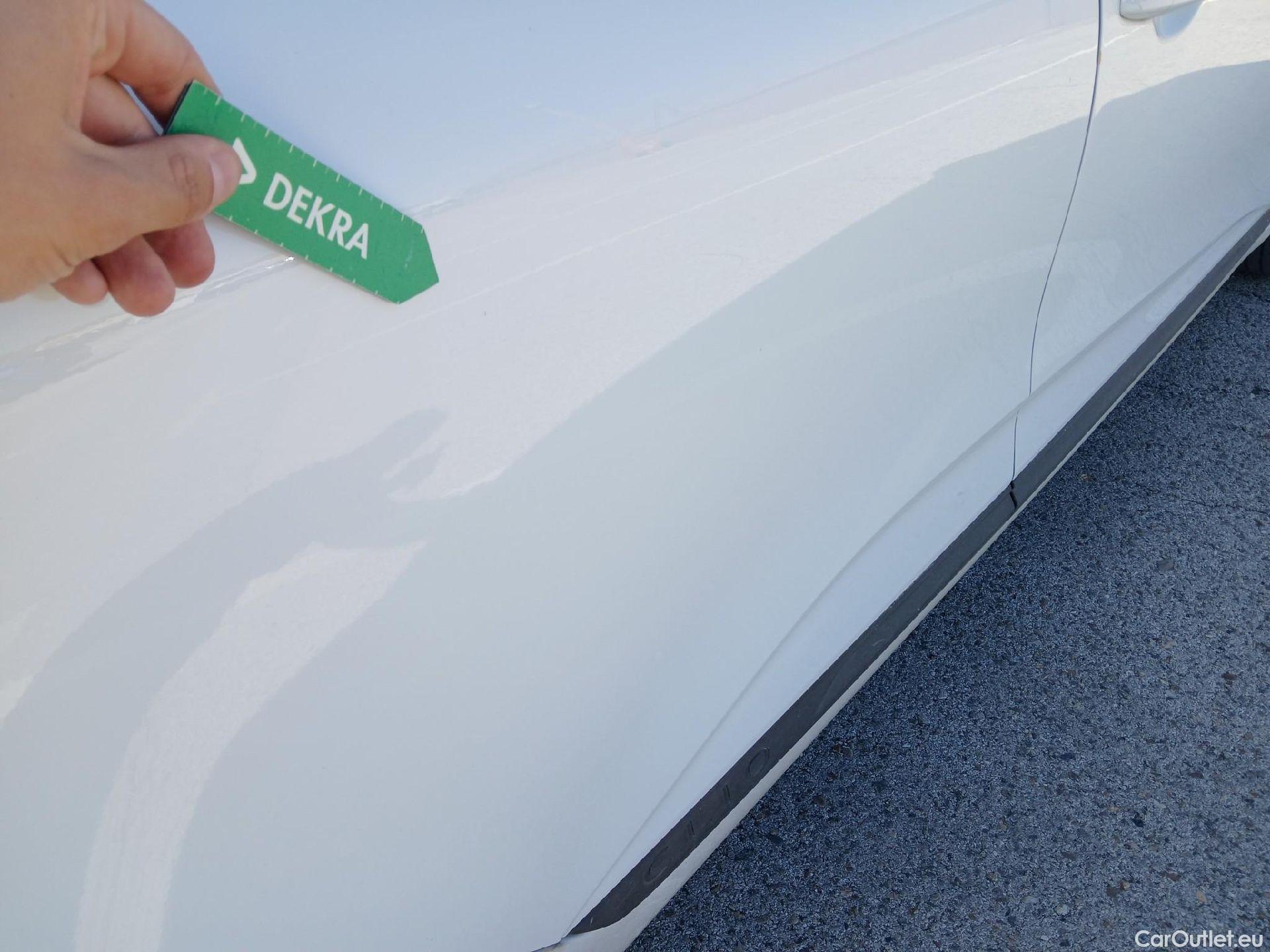  Renault  Clio RENAULT  / 2019 / 5P / berlina con portón Business Blue dCi 74kW (100CV) #30